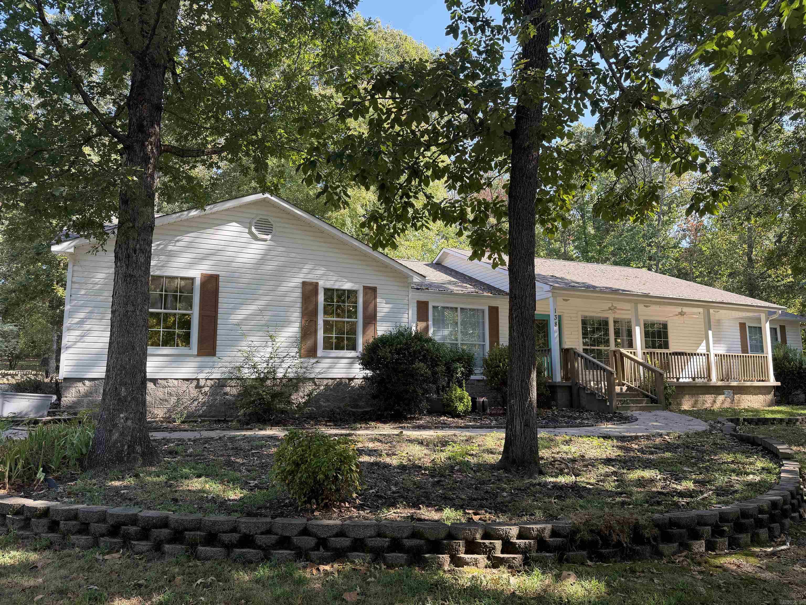 138 Summer Oaks Boulevard Property Photo 1