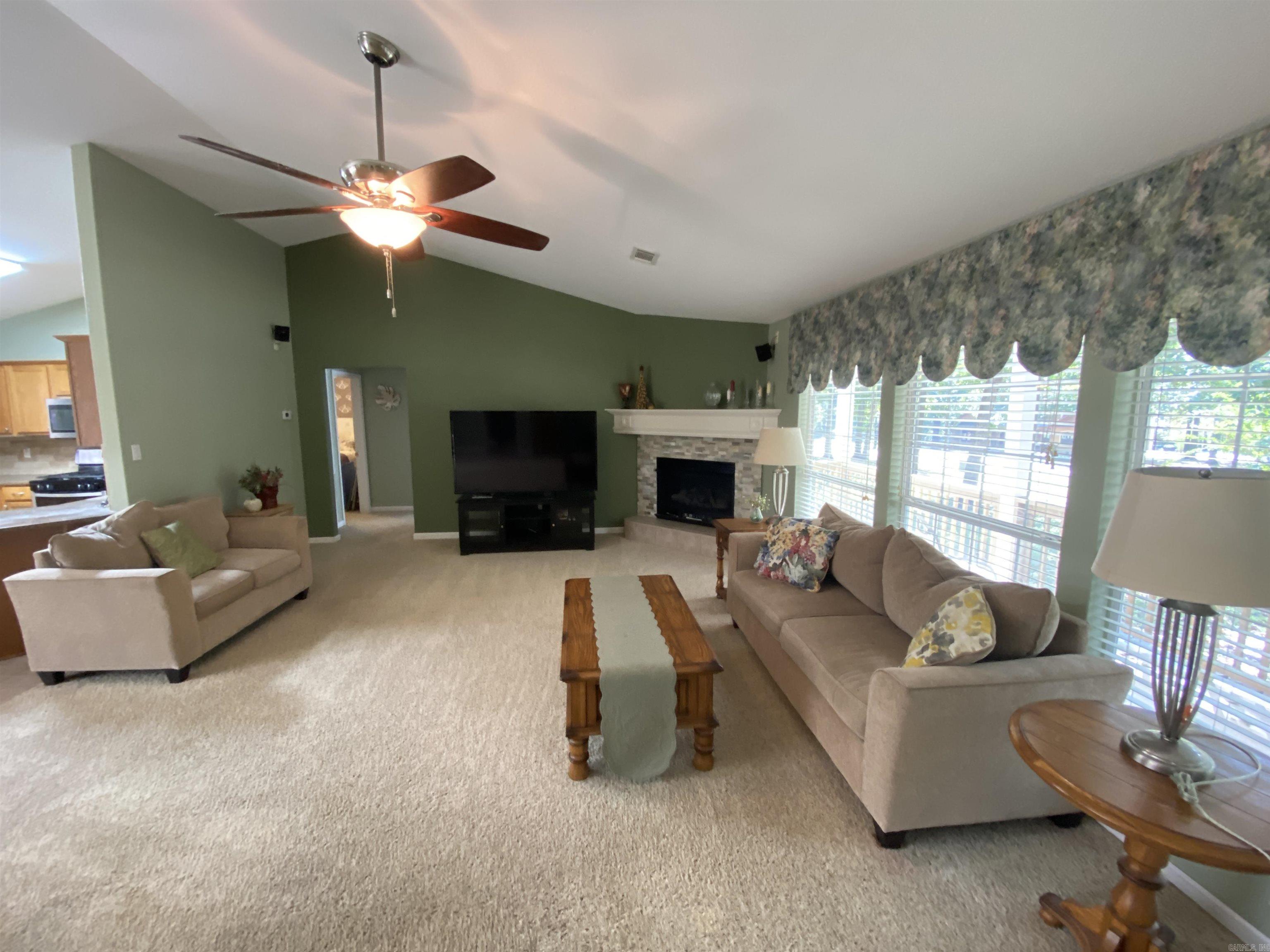 138 Summer Oaks Boulevard Property Photo 2
