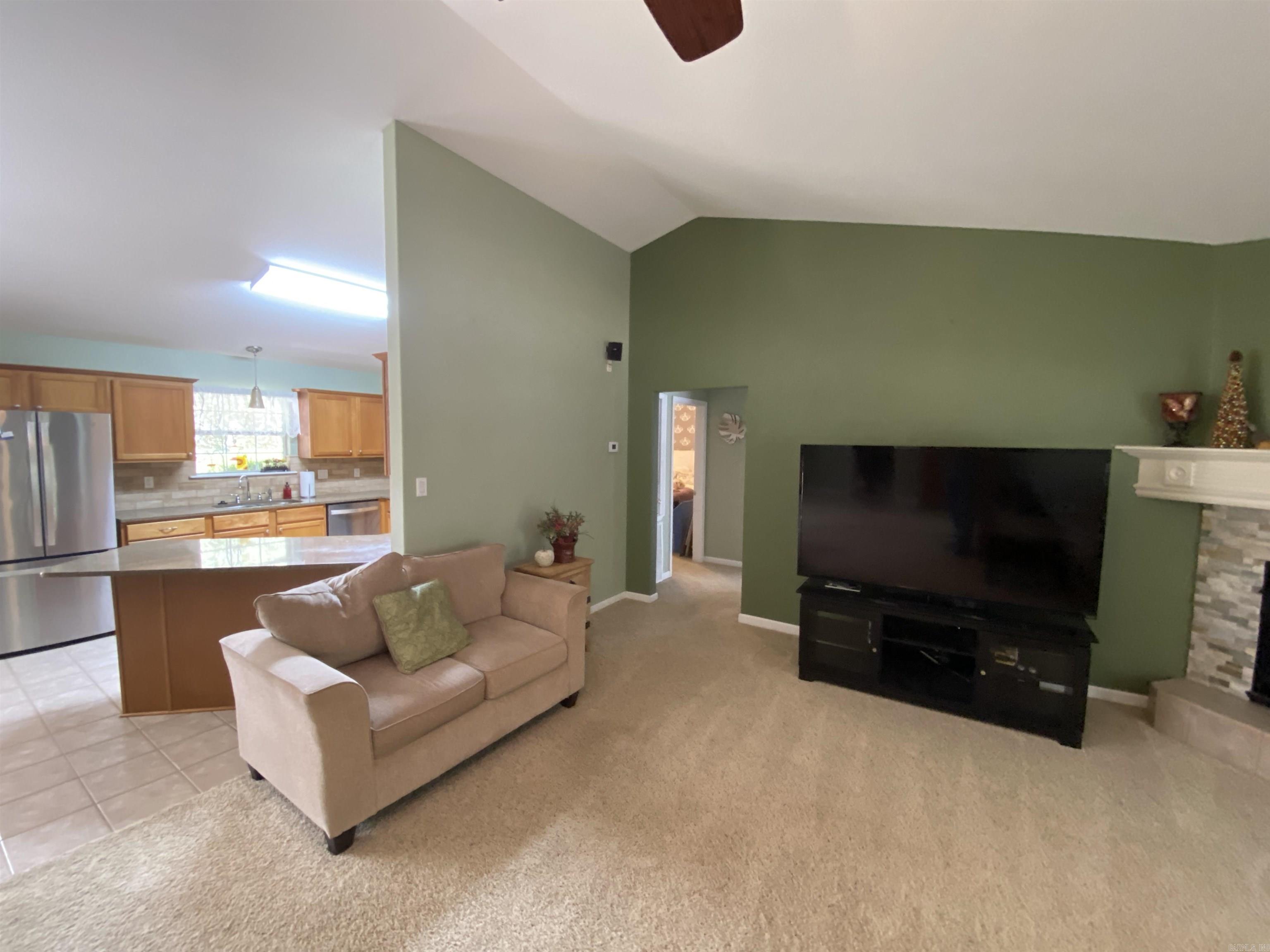 138 Summer Oaks Boulevard Property Photo 4