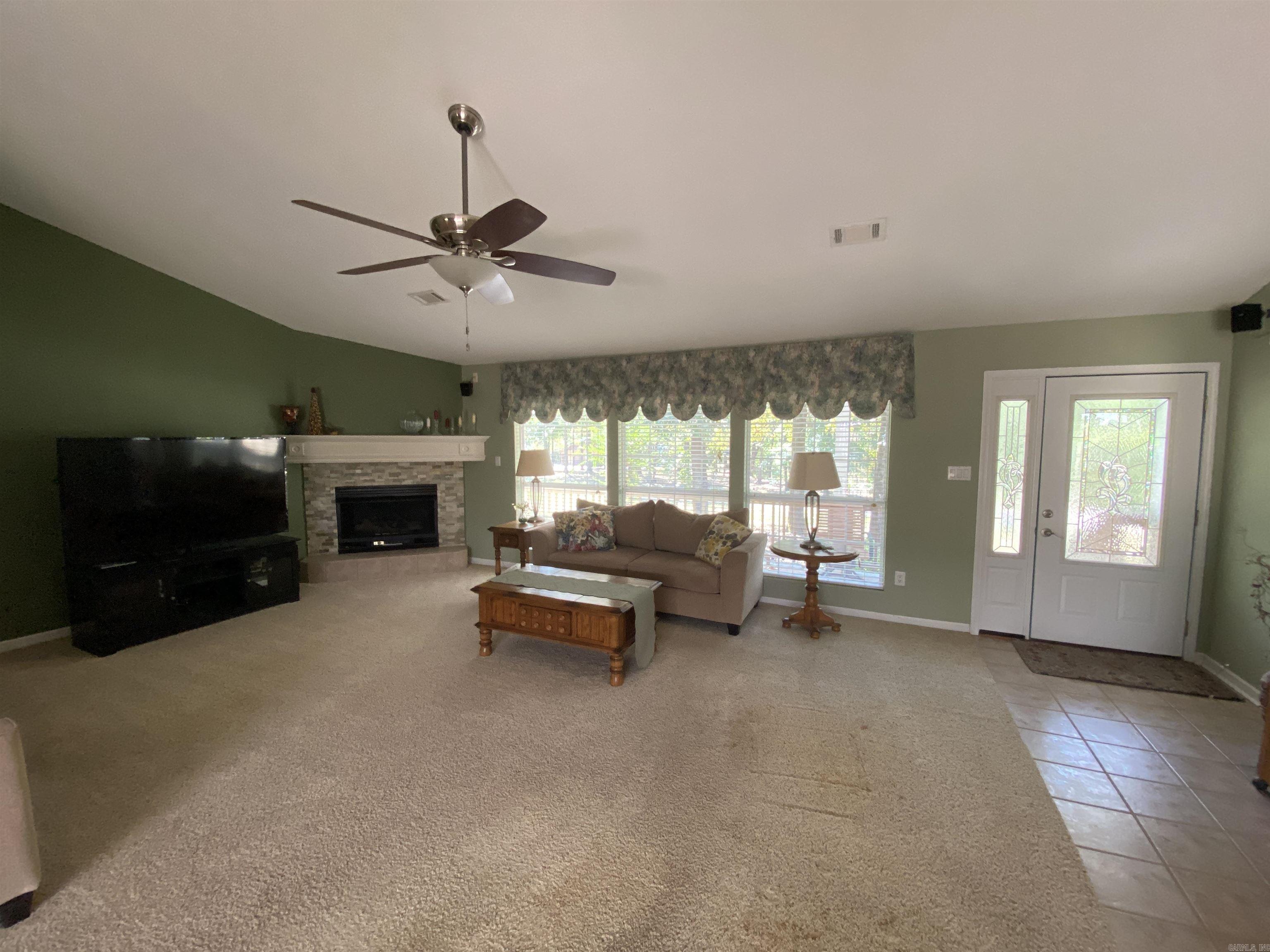 138 Summer Oaks Boulevard Property Photo 7