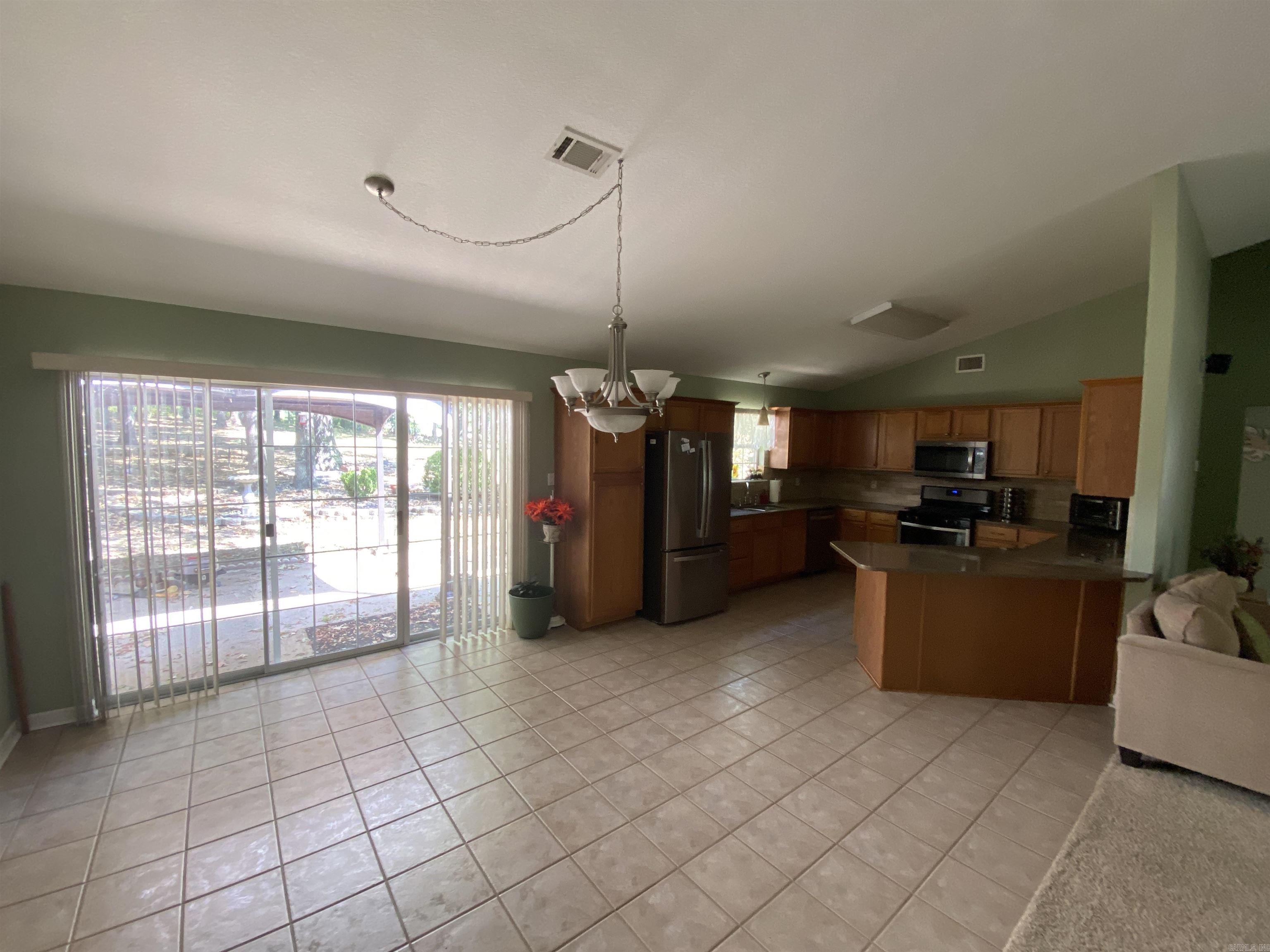 138 Summer Oaks Boulevard Property Photo 8