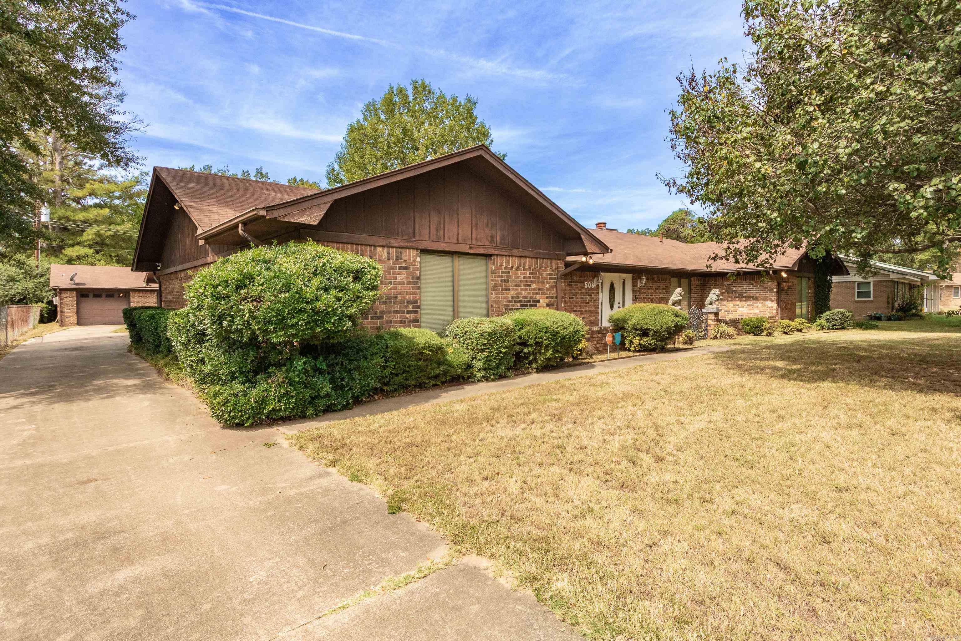 508 Springhill Drive Property Photo 1