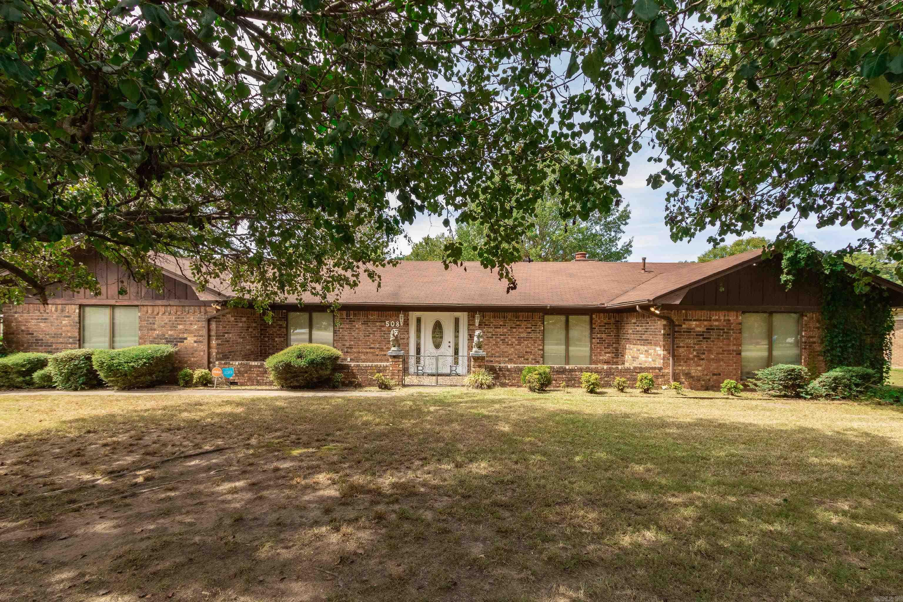 508 Springhill Drive Property Photo 2
