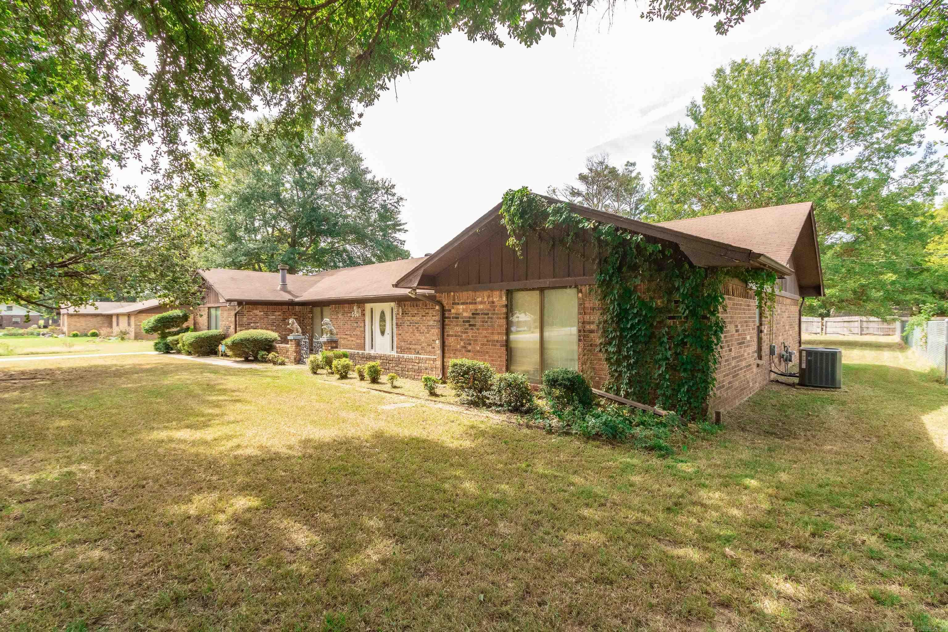 508 Springhill Drive Property Photo 3