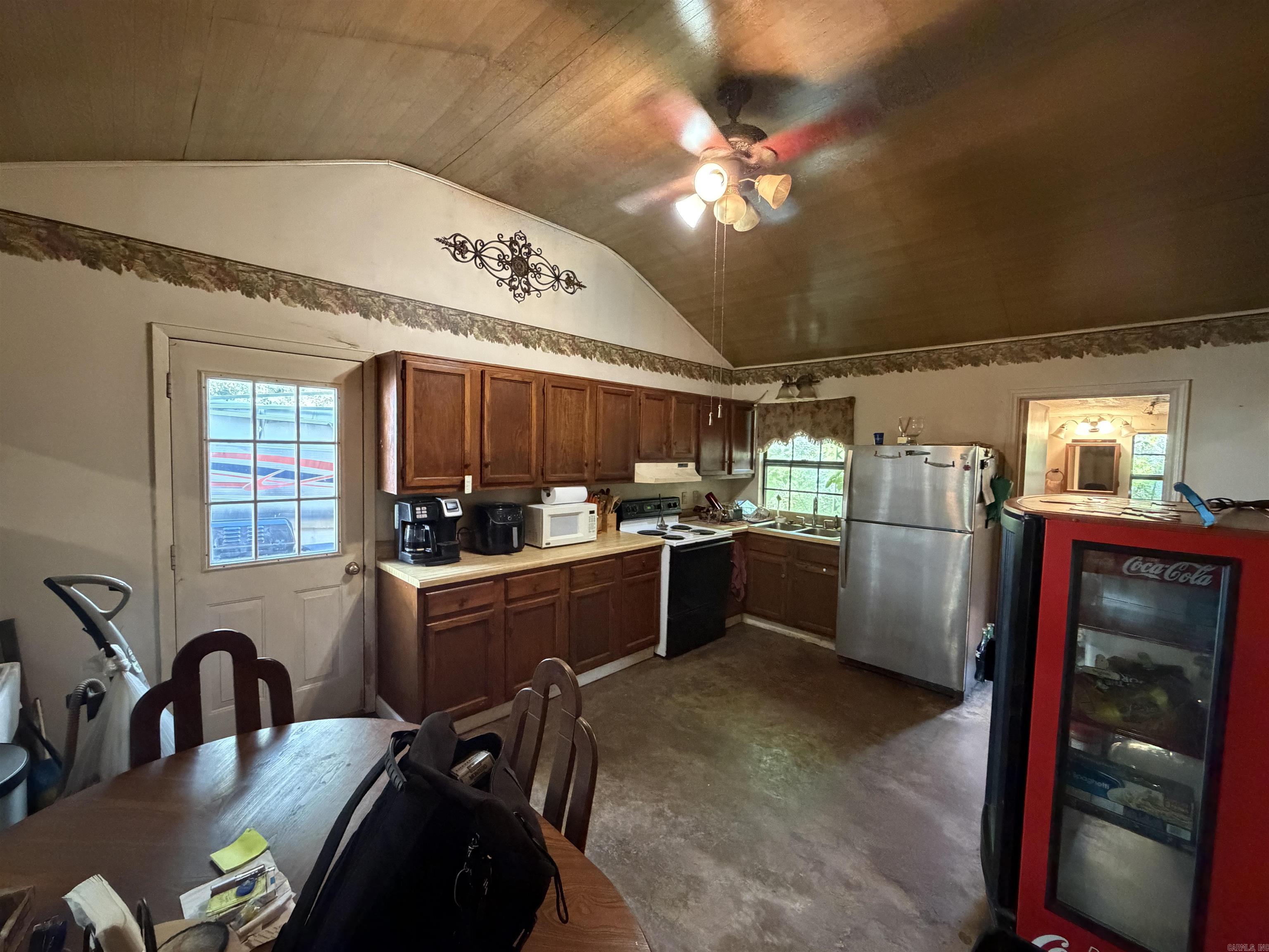199 Wildwood Ln. Property Photo 9