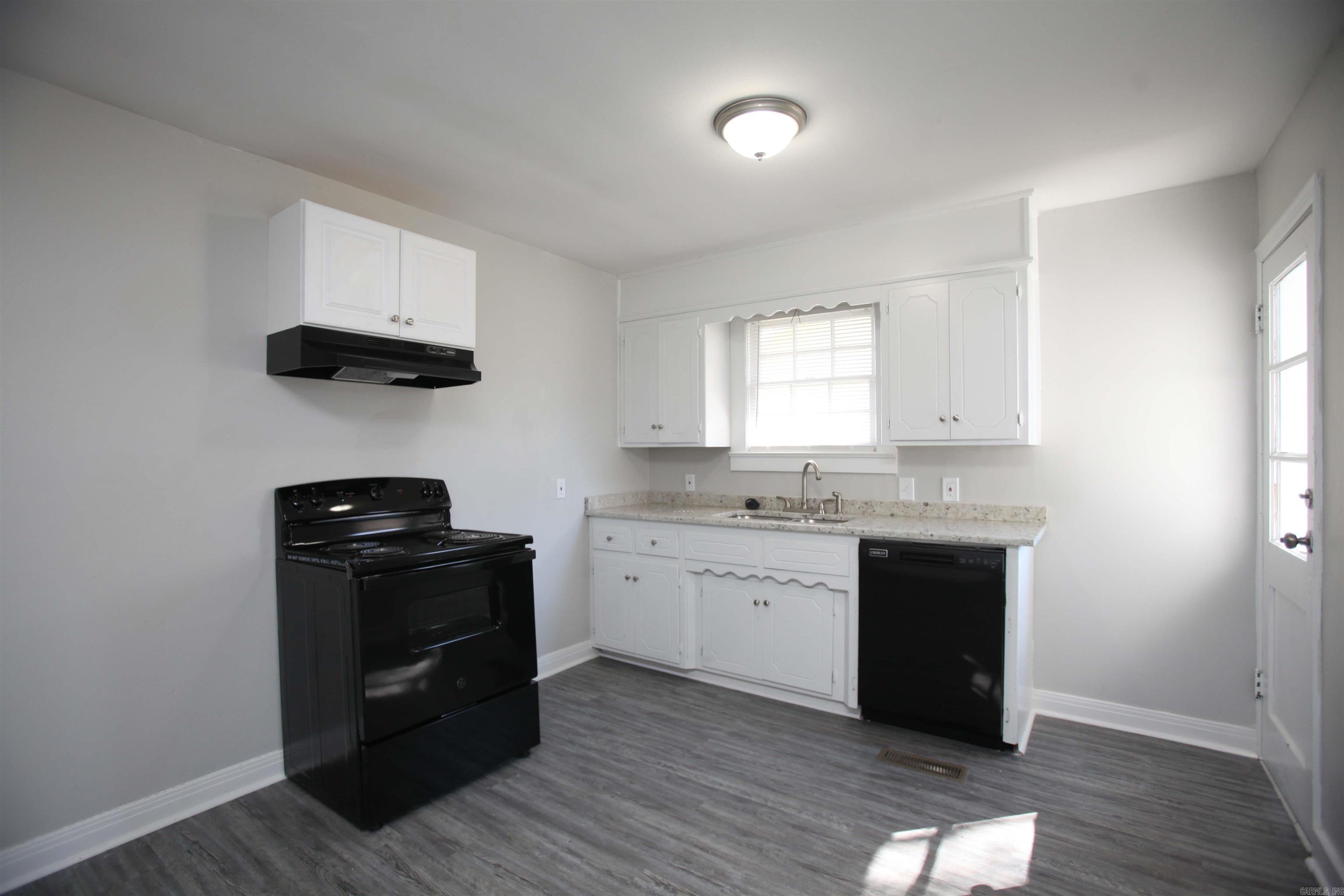 1814 Moss Street B Property Photo 4