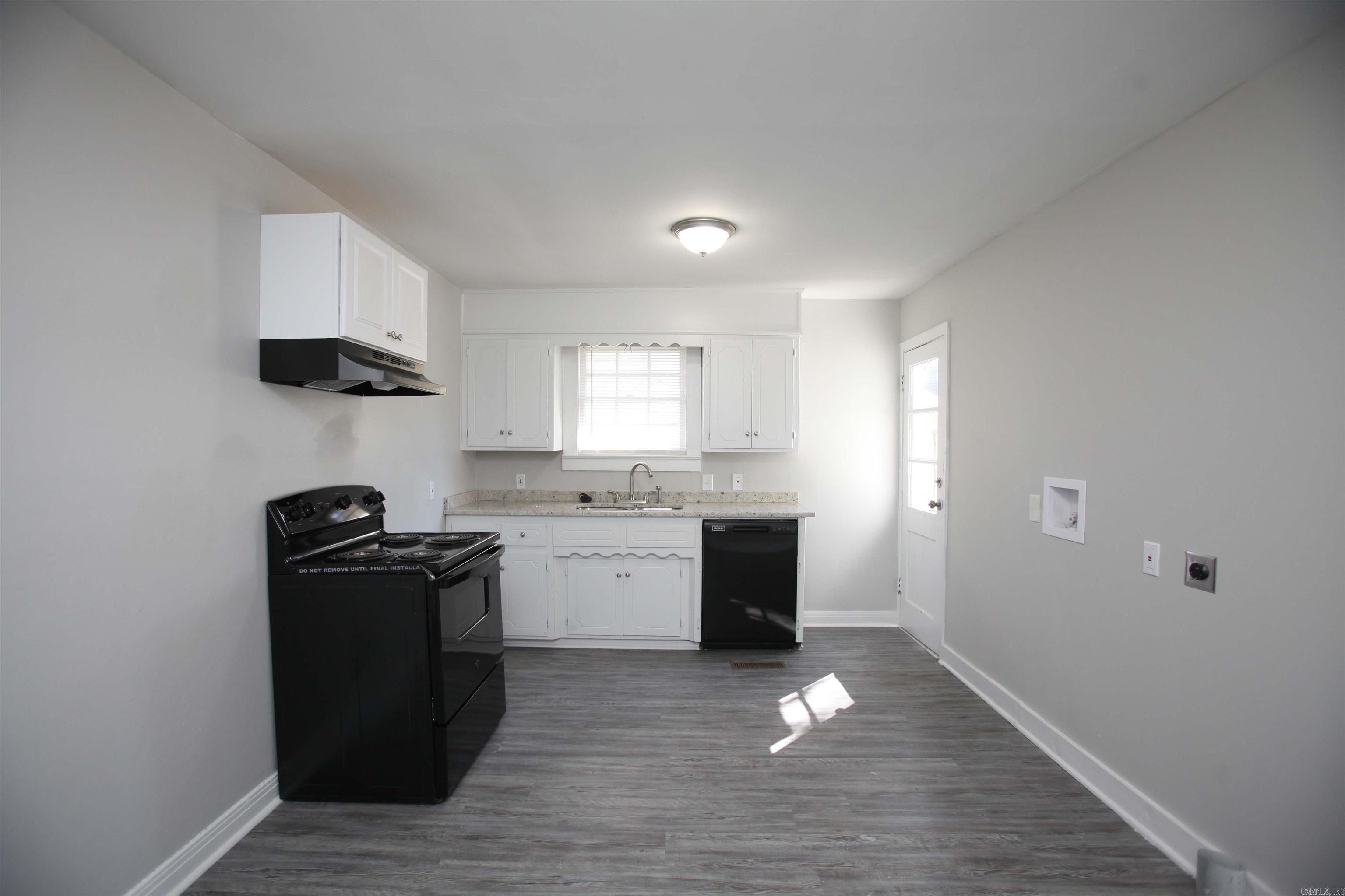1814 Moss Street B Property Photo 5