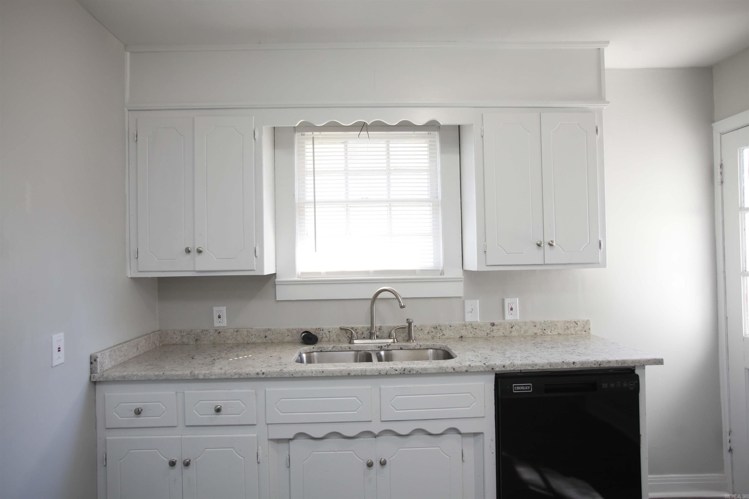 1814 Moss Street B Property Photo 6