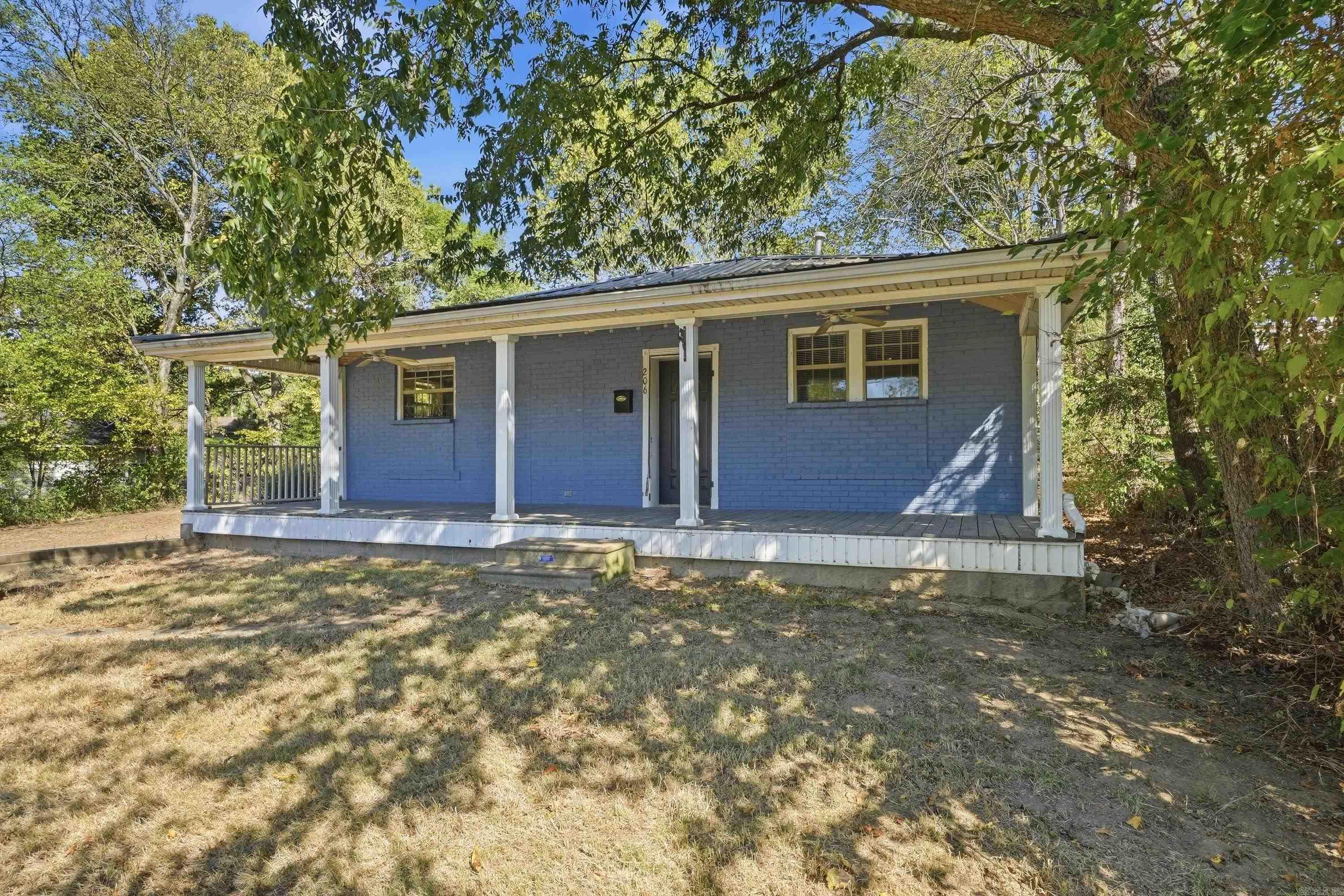 206 W Sugarloaf Street Property Photo 1