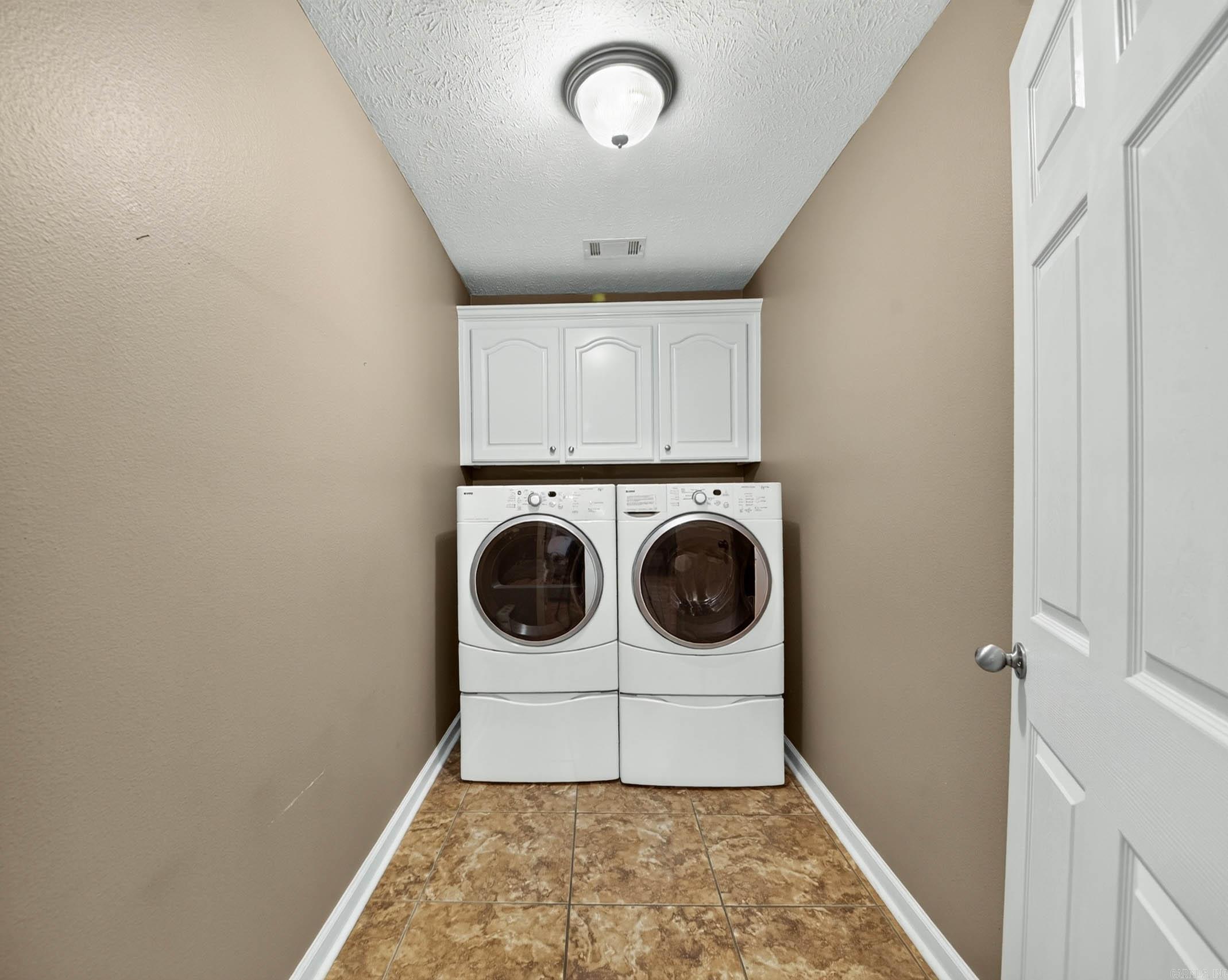 2424 Canterbury Lane Property Photo 17