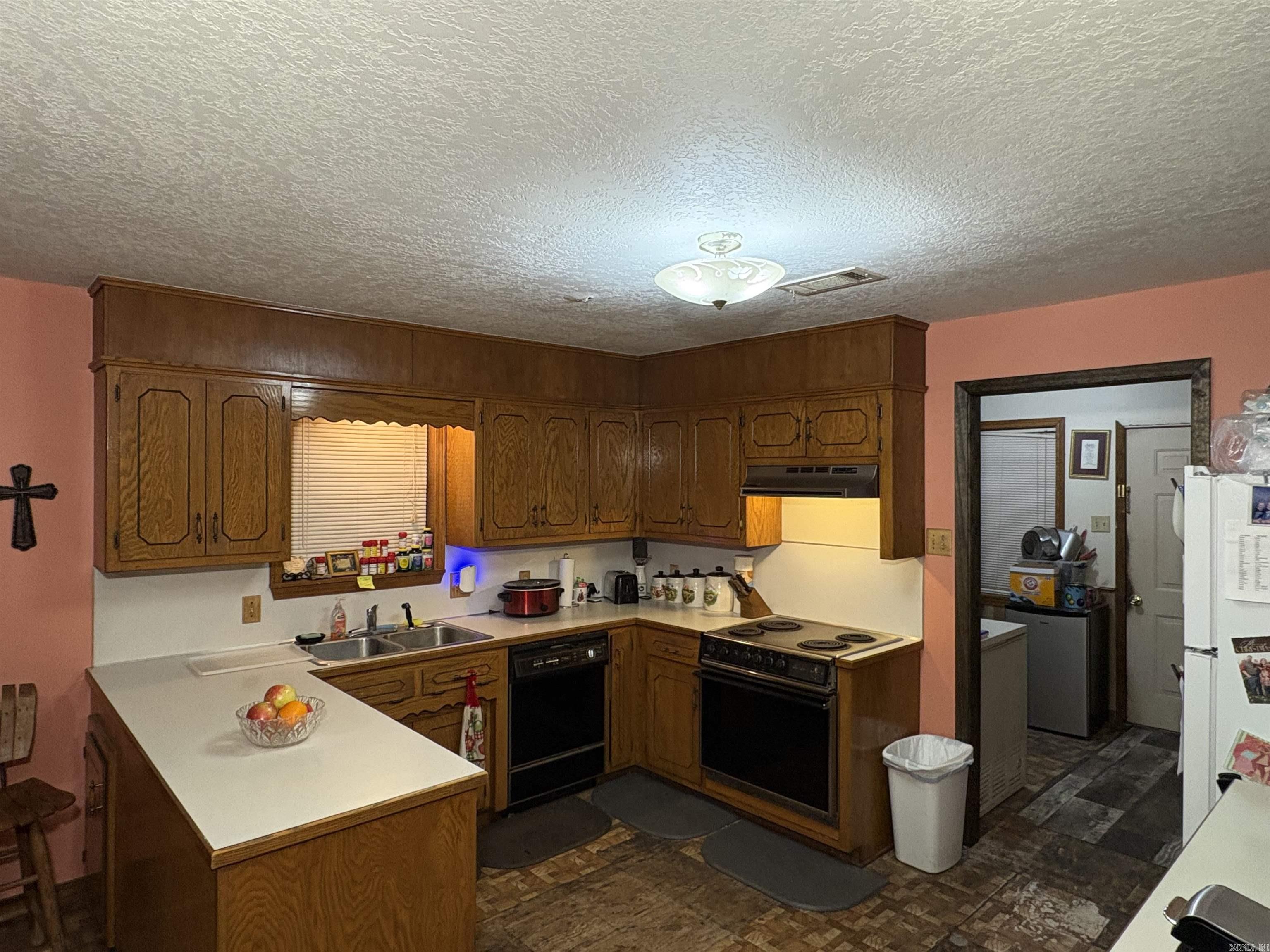 1440 Central Road Property Photo 8