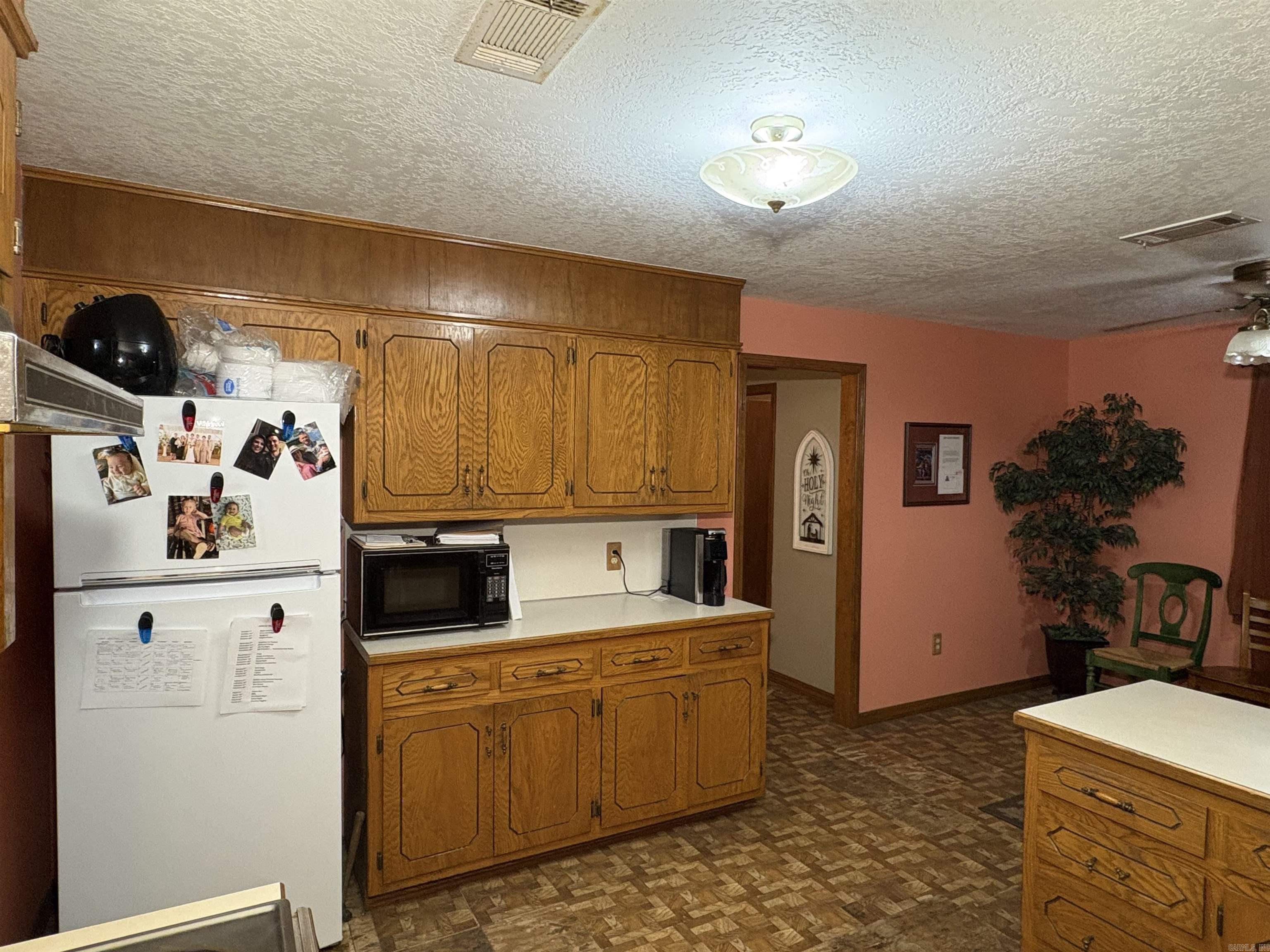 1440 Central Road Property Photo 9