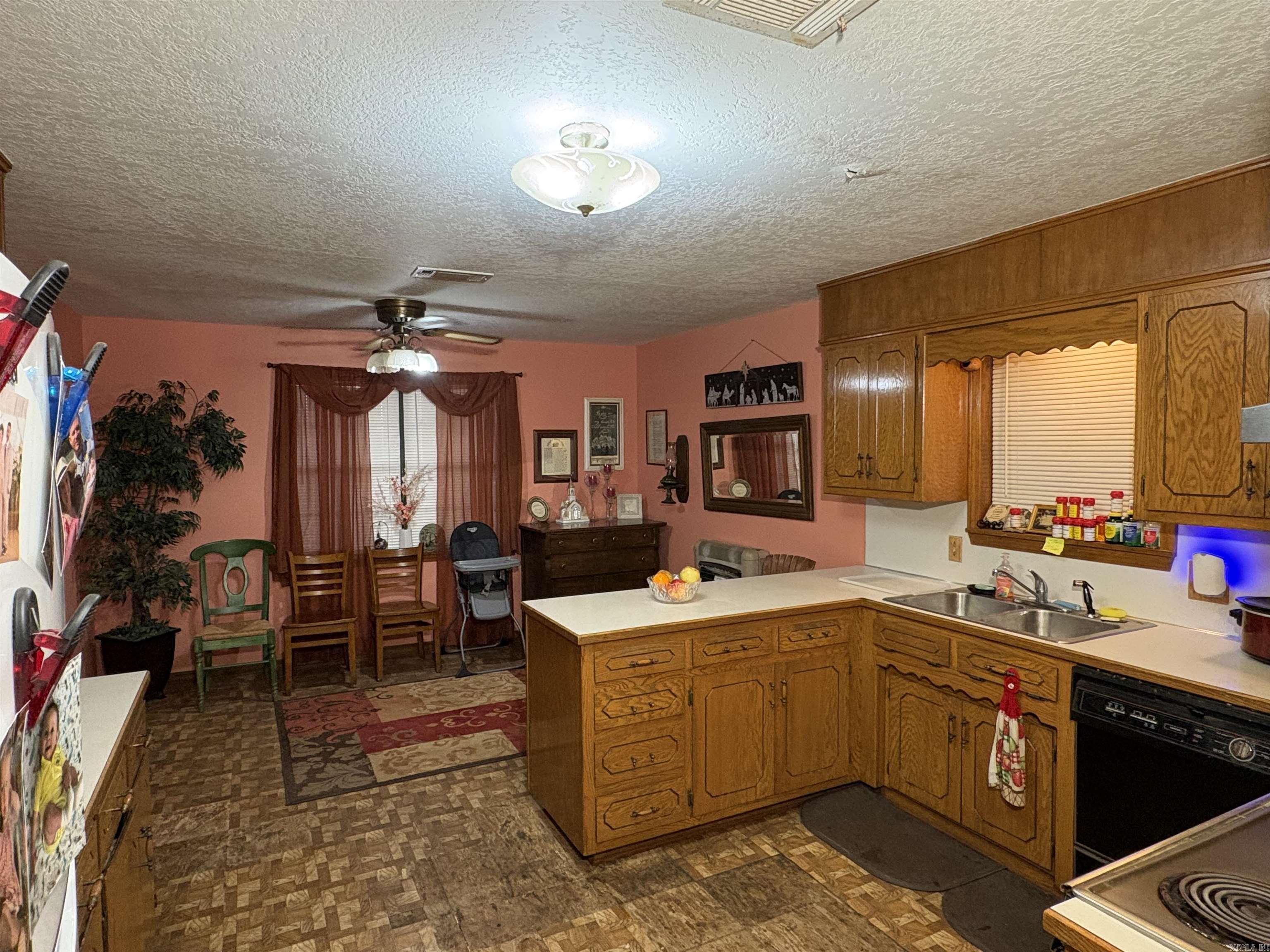 1440 Central Road Property Photo 10