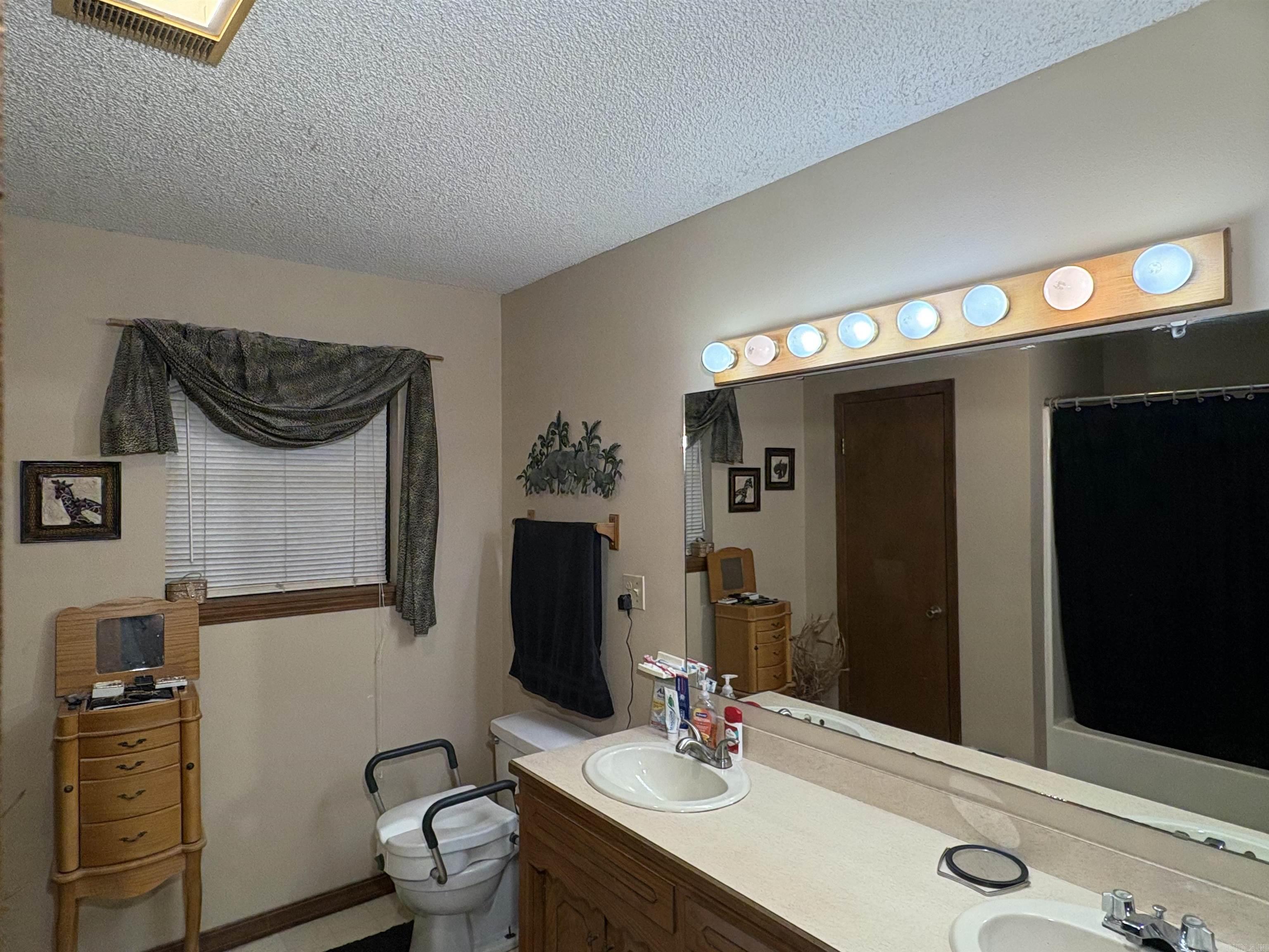 1440 Central Road Property Photo 24