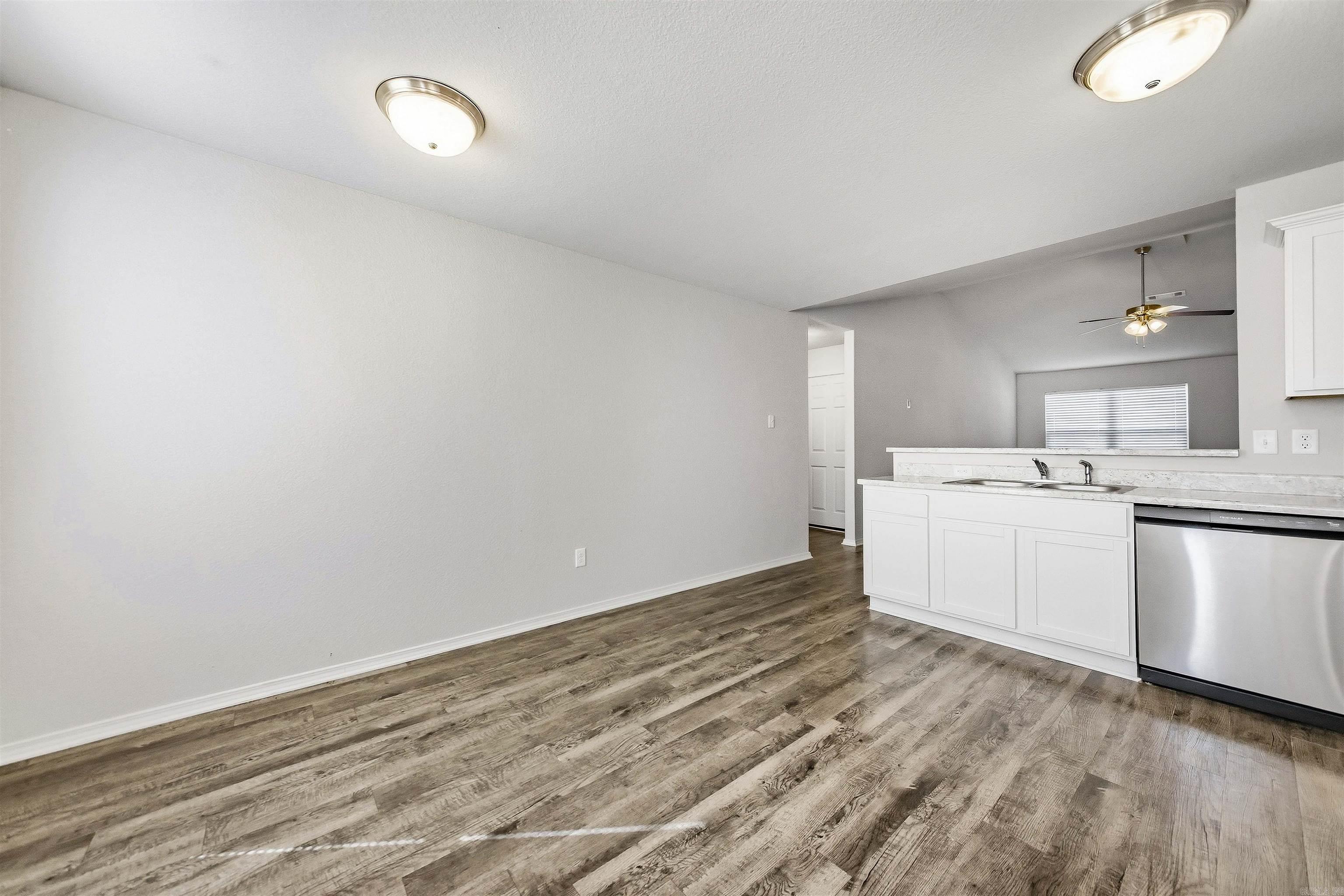 6096 Saddle Hill Drive Property Photo 8