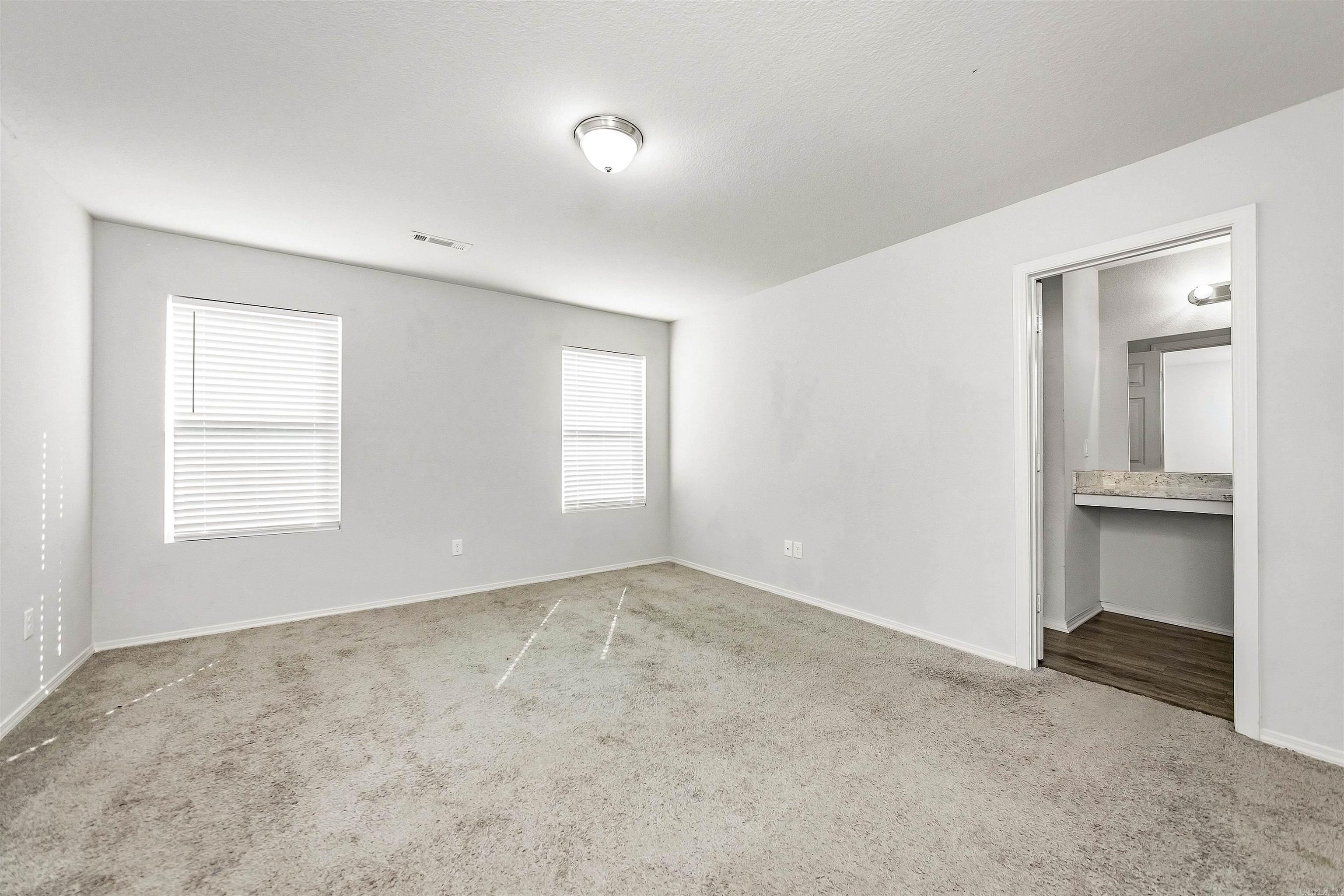 6096 Saddle Hill Drive Property Photo 12