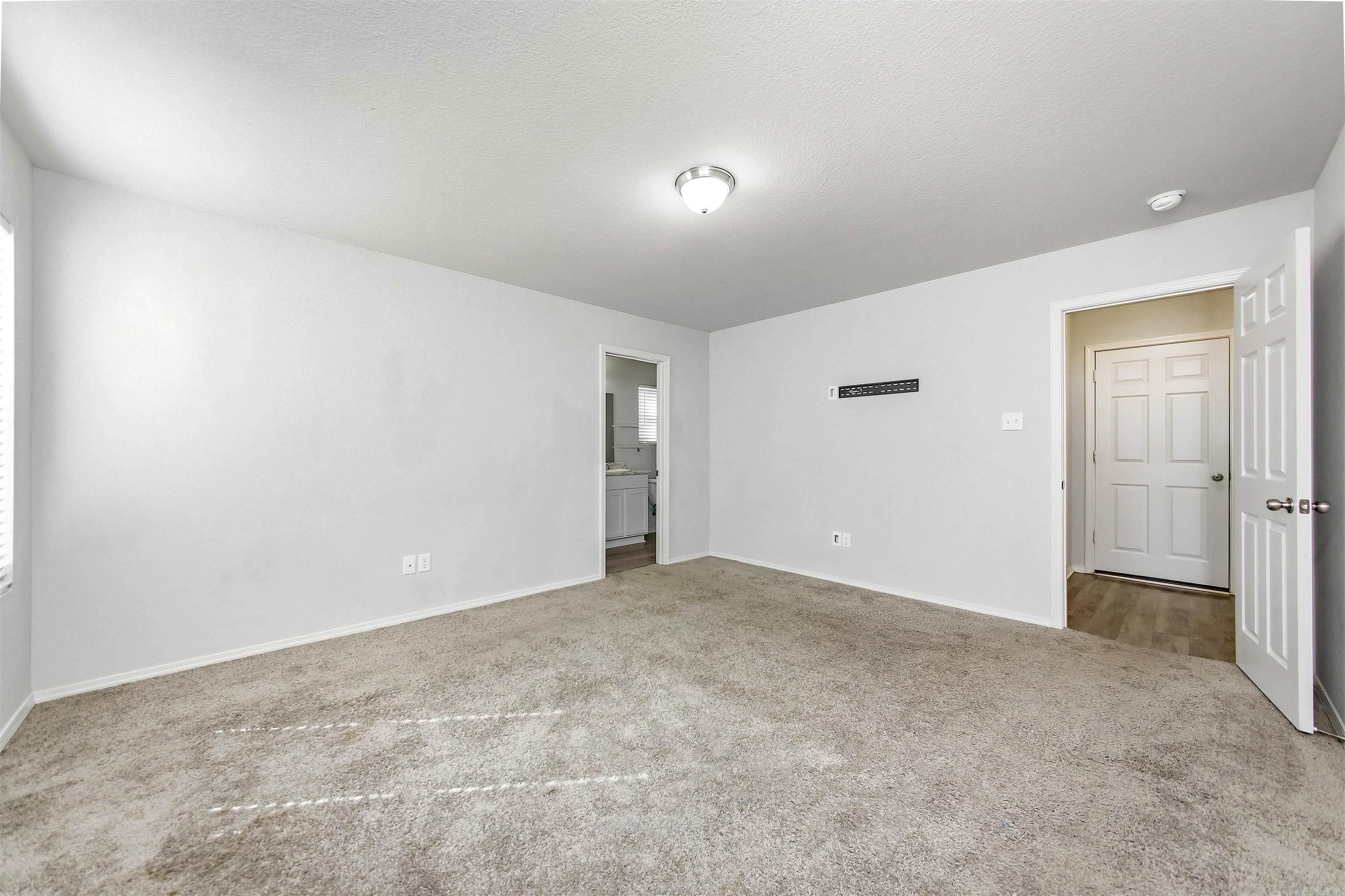 6096 Saddle Hill Drive Property Photo 18