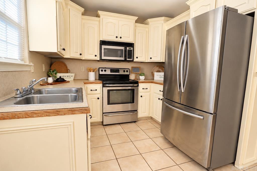 15 Bryant St Property Photo 8