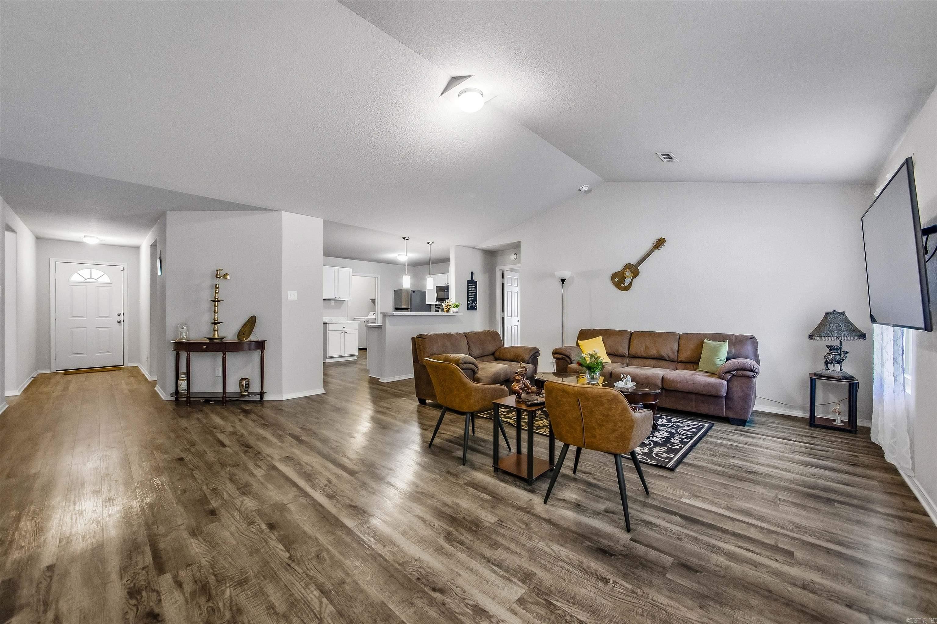 7130 Woodsgate Cove Property Photo 4