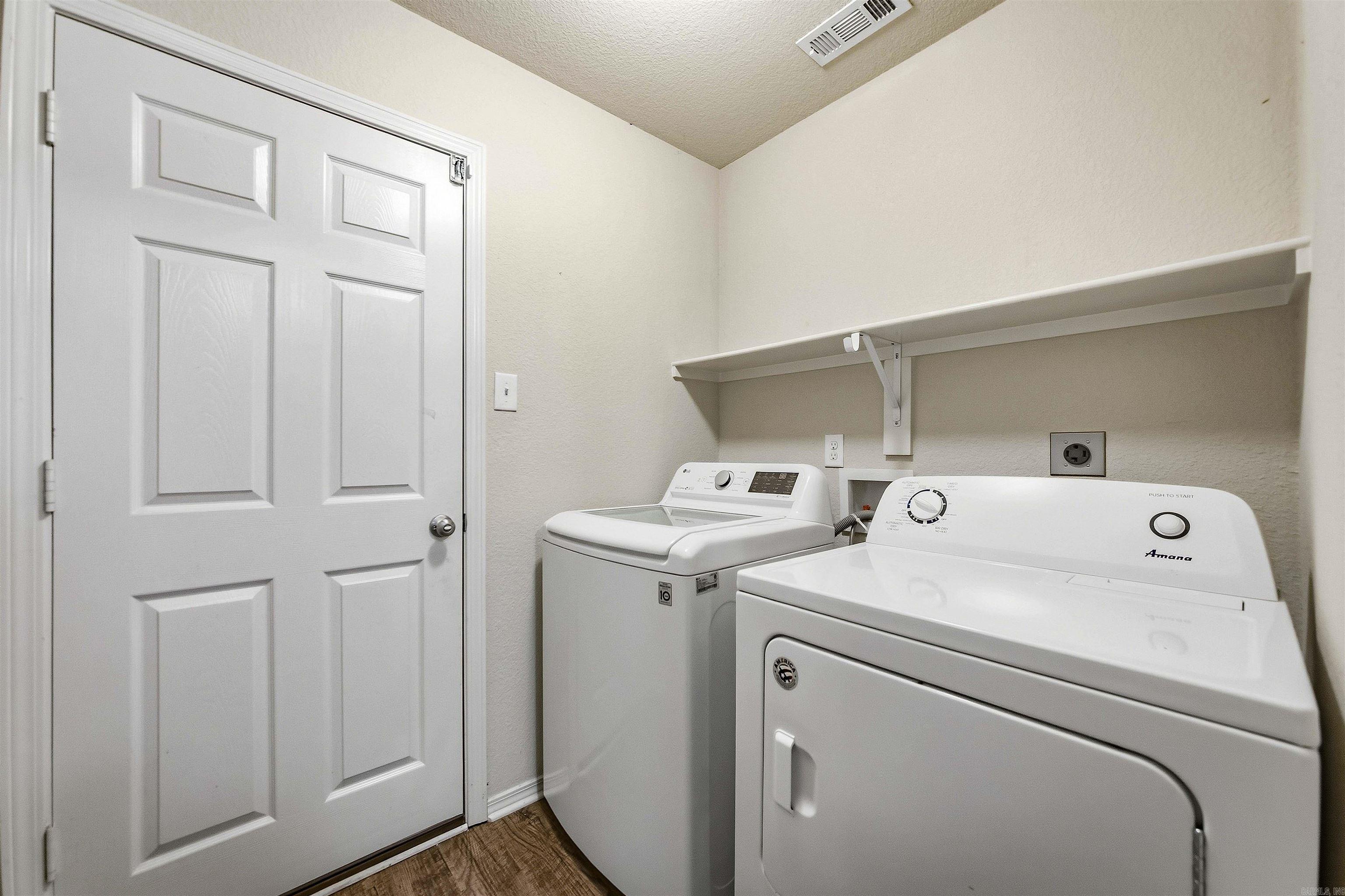 7130 Woodsgate Cove Property Photo 14
