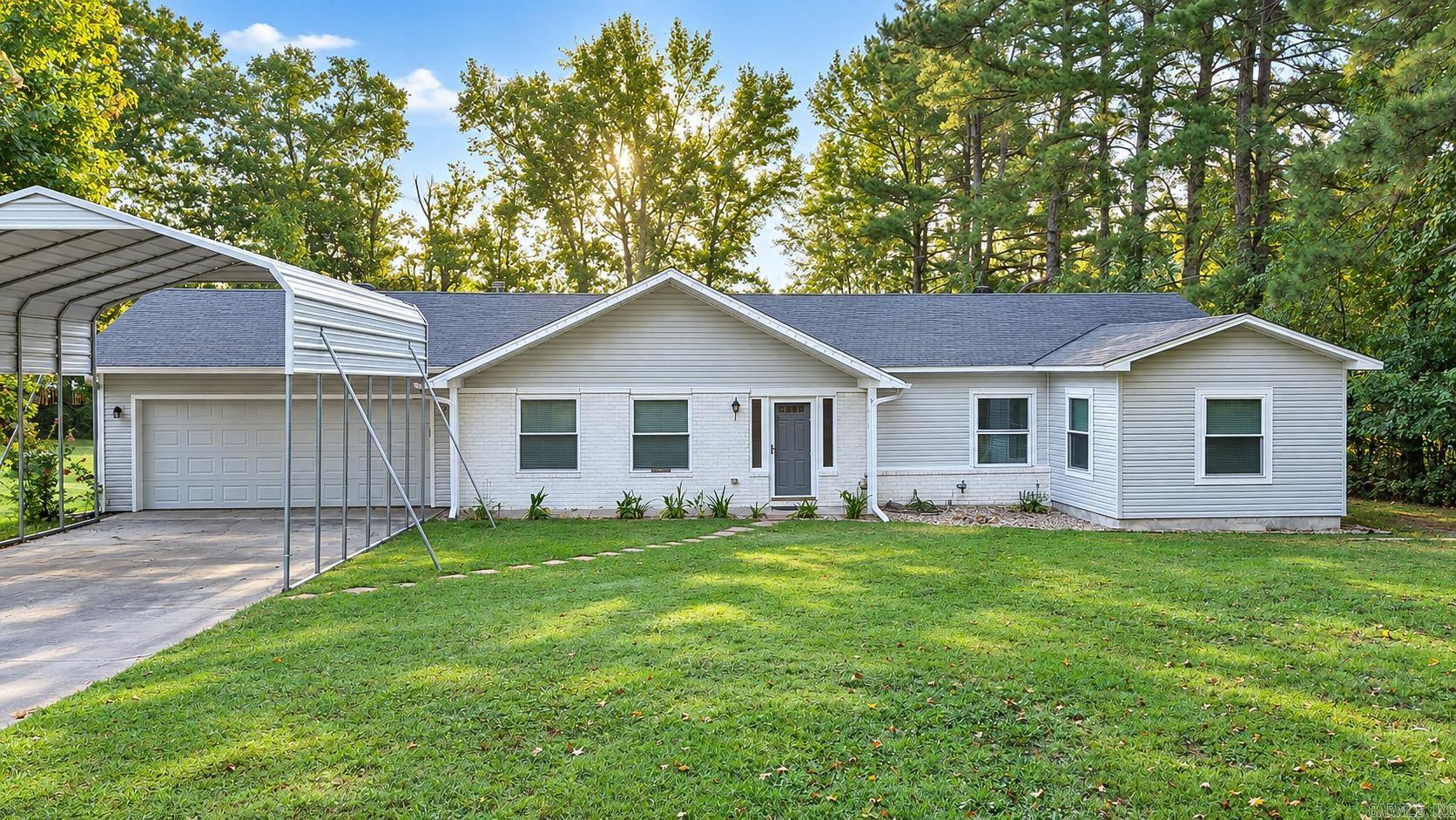 215 Pin Oak Drive Property Photo 1