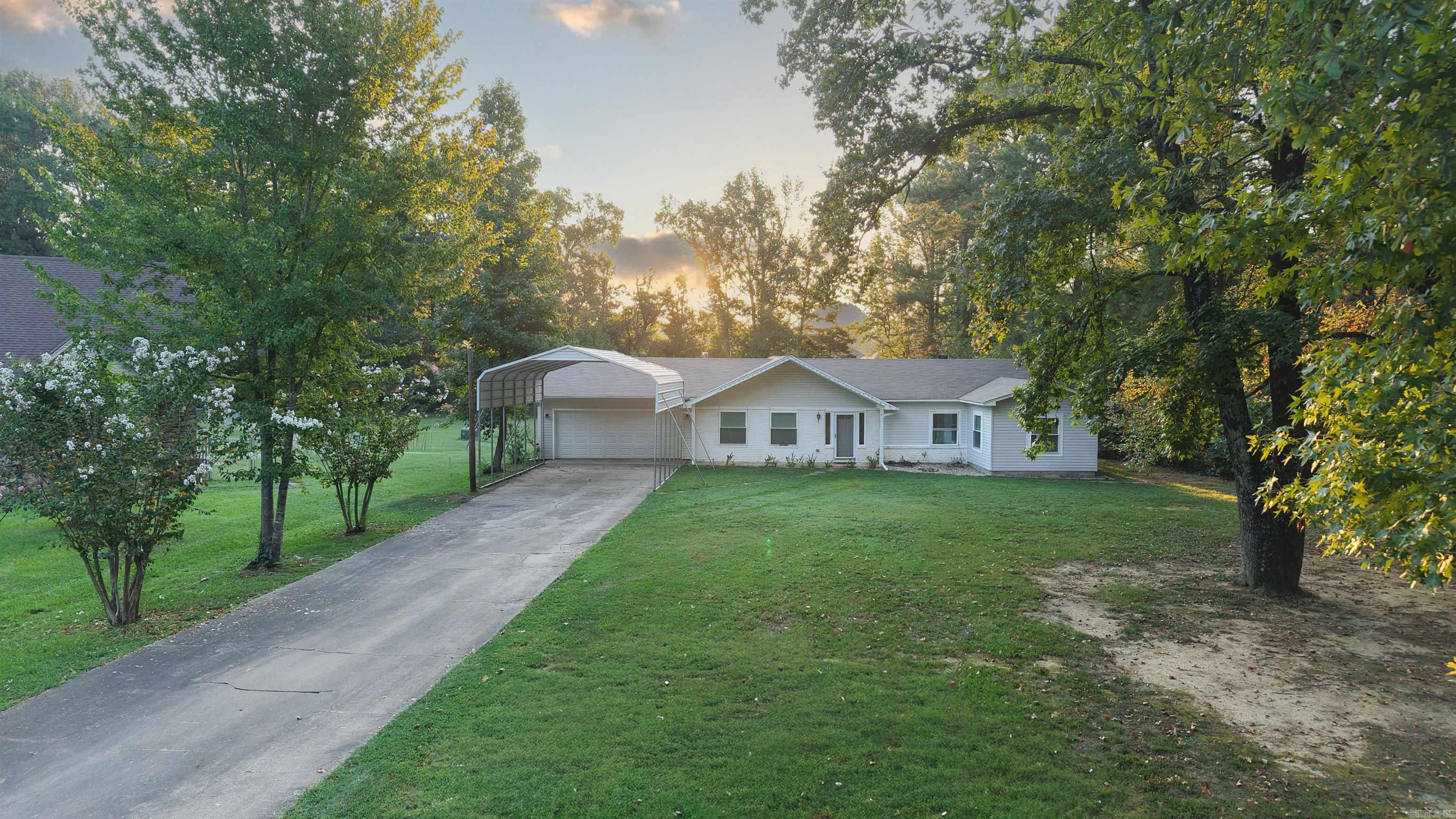 215 Pin Oak Drive Property Photo 2