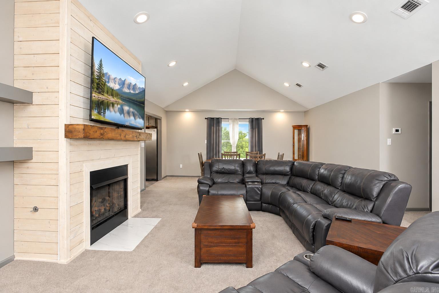 215 Pin Oak Drive Property Photo 4