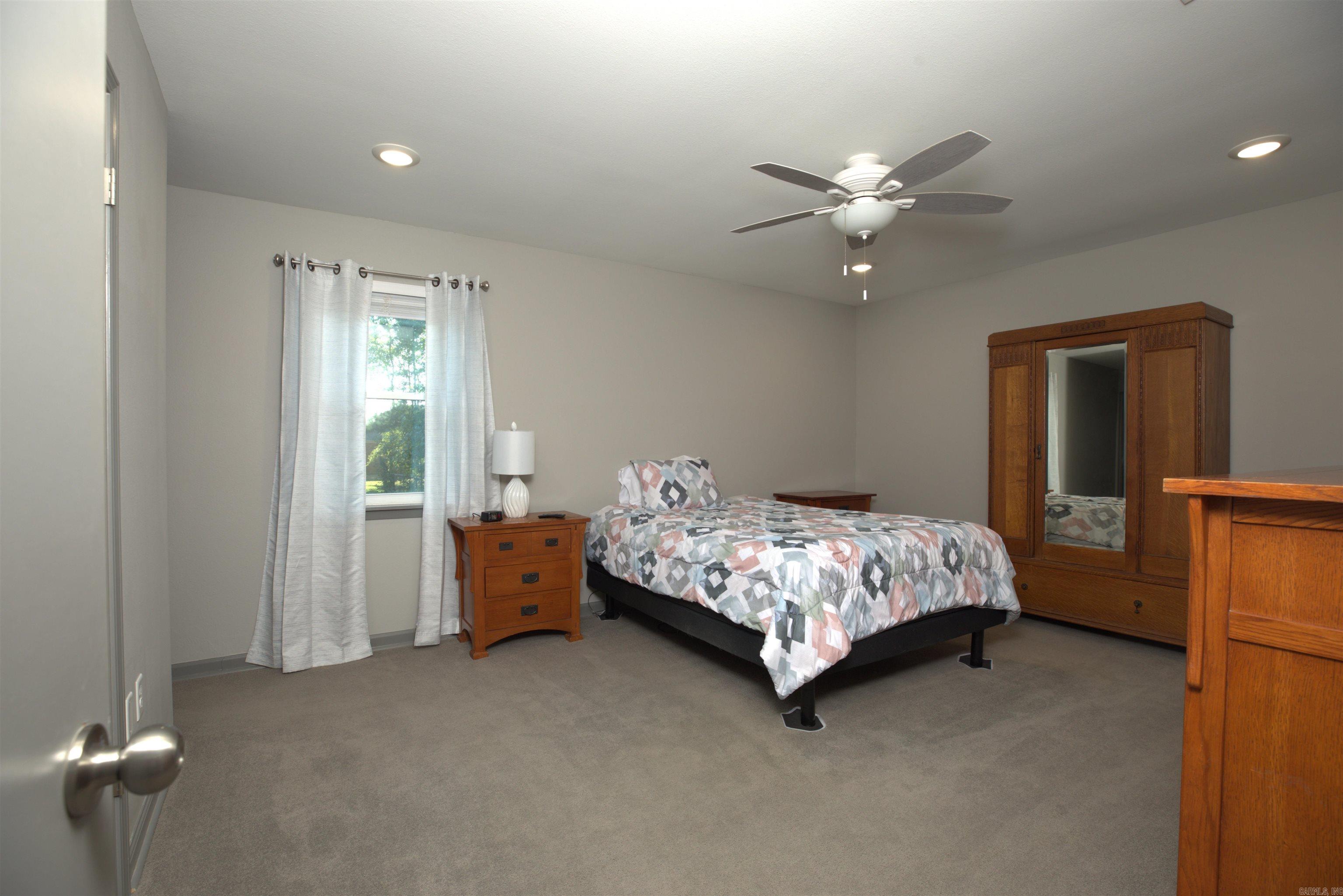 215 Pin Oak Drive Property Photo 16