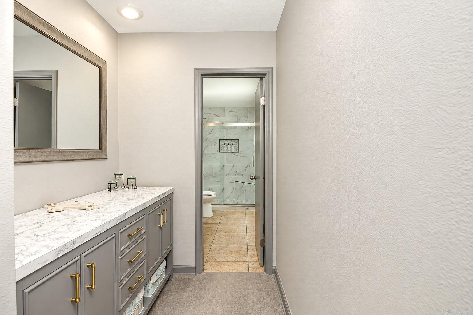 215 Pin Oak Drive Property Photo 18