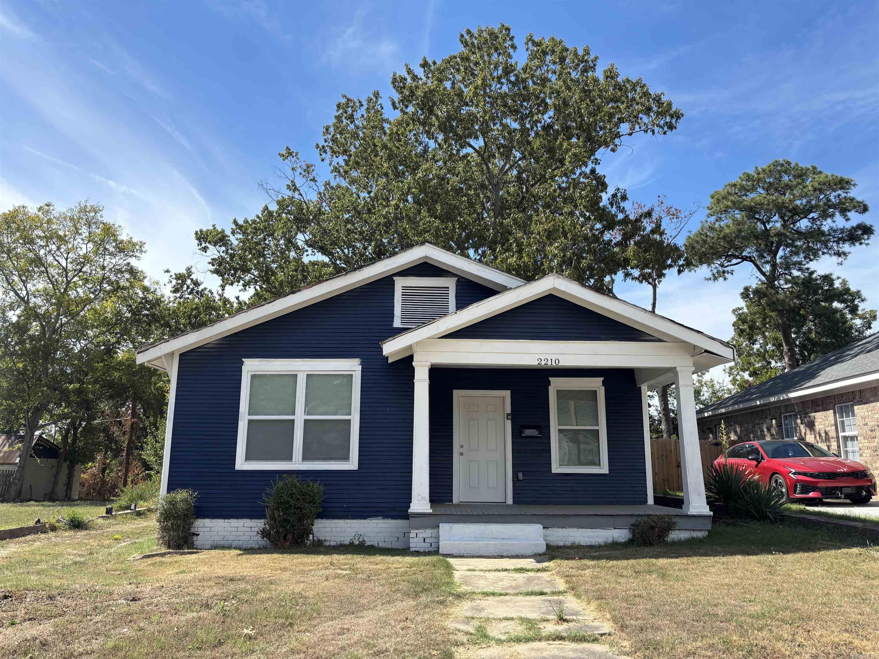 2210 S Pine Street Property Photo 1