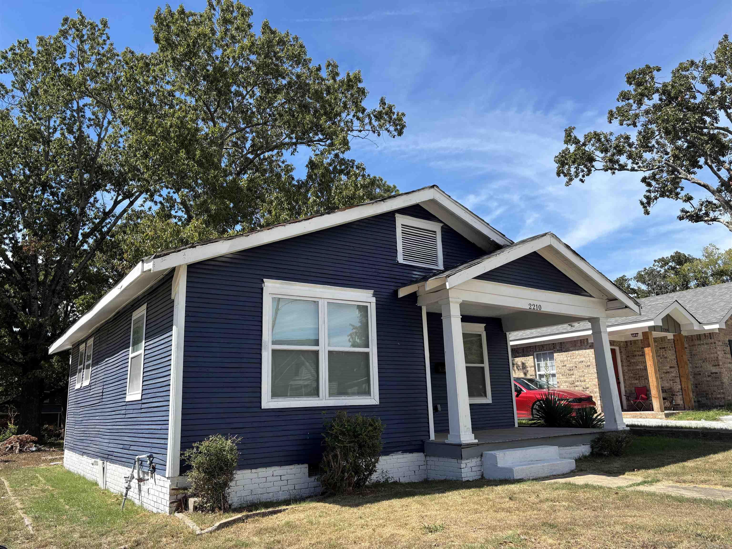 2210 S Pine Street Property Photo 2