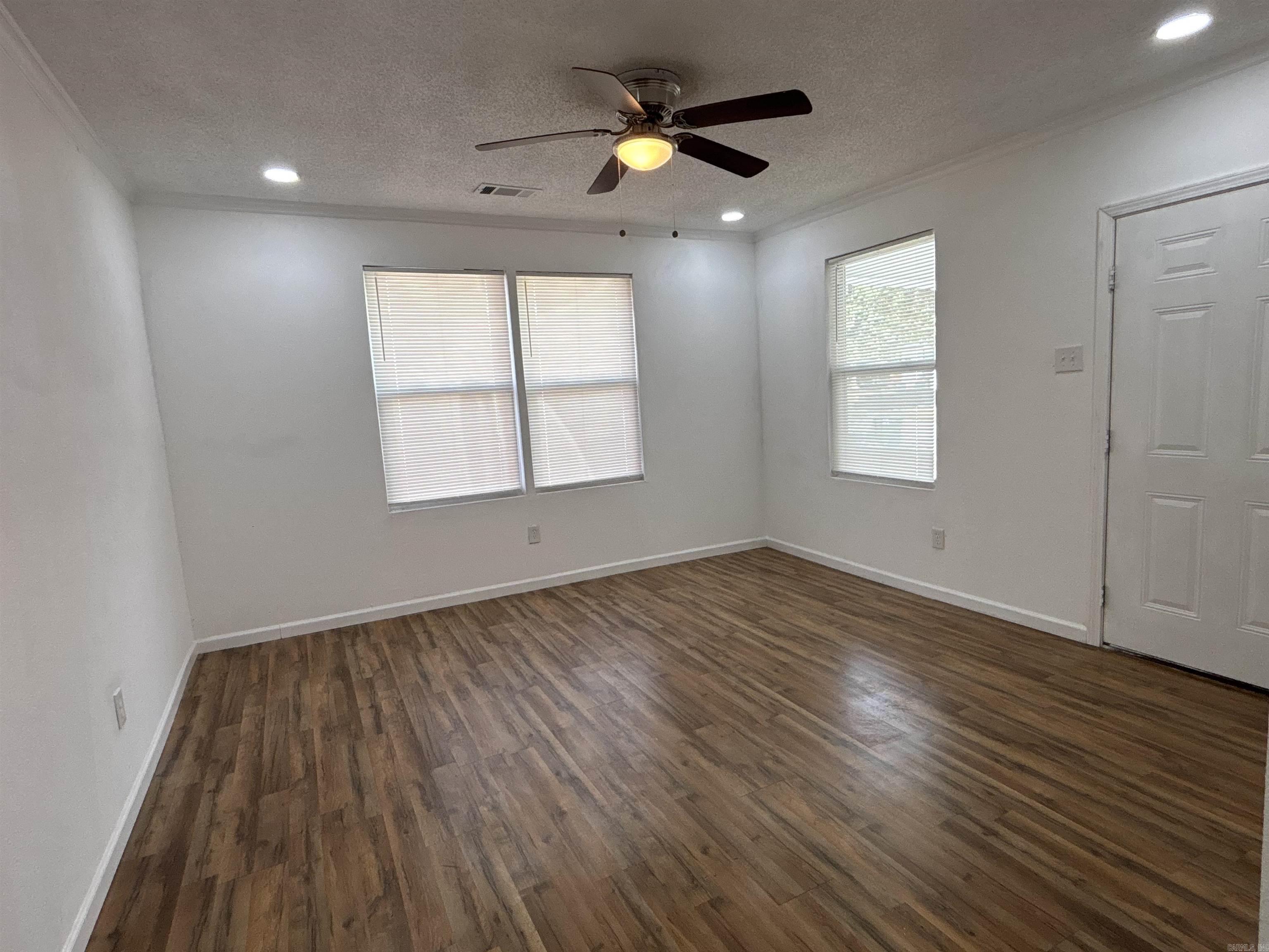 2210 S Pine Street Property Photo 3