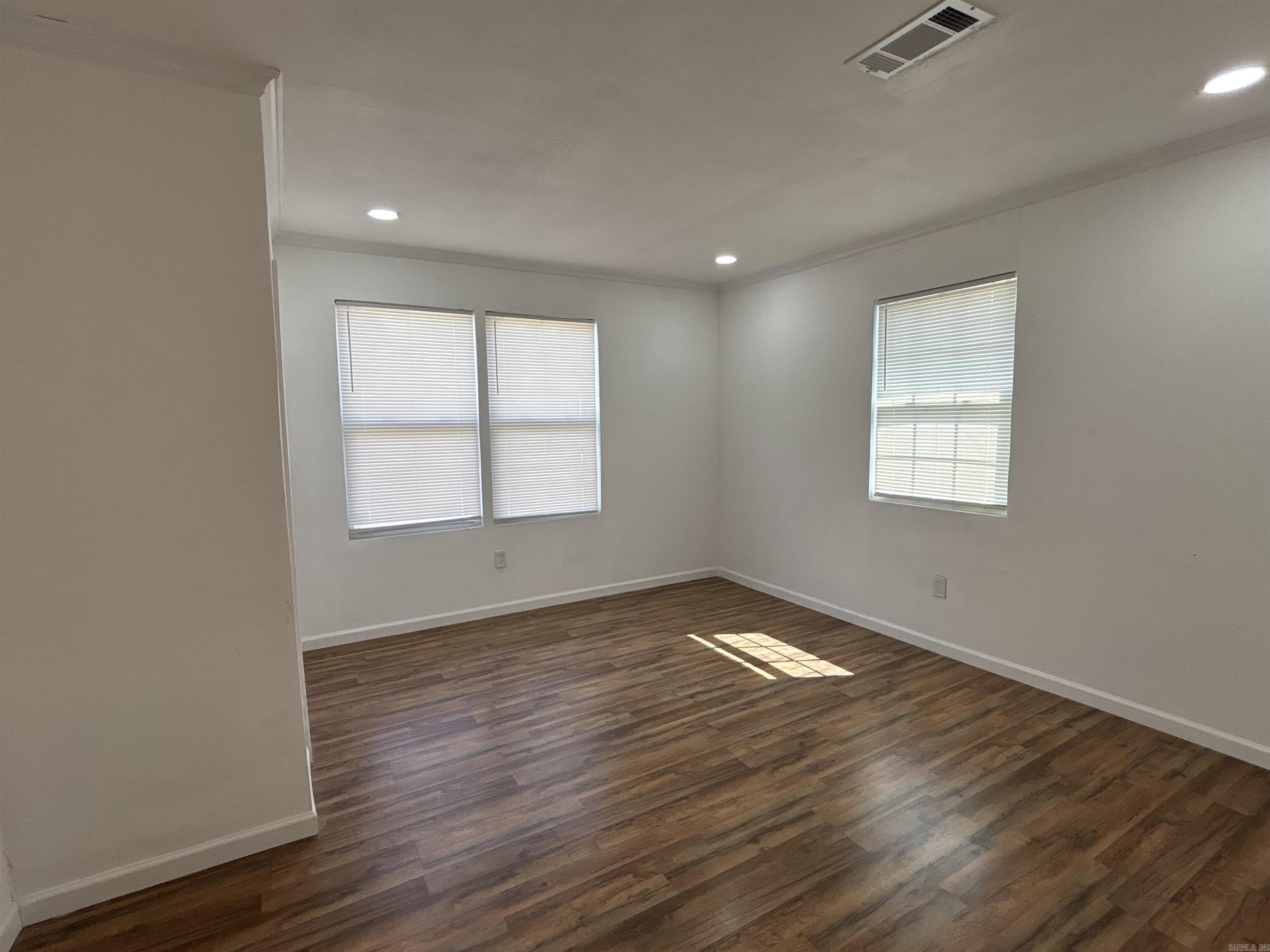 2210 S Pine Street Property Photo 4