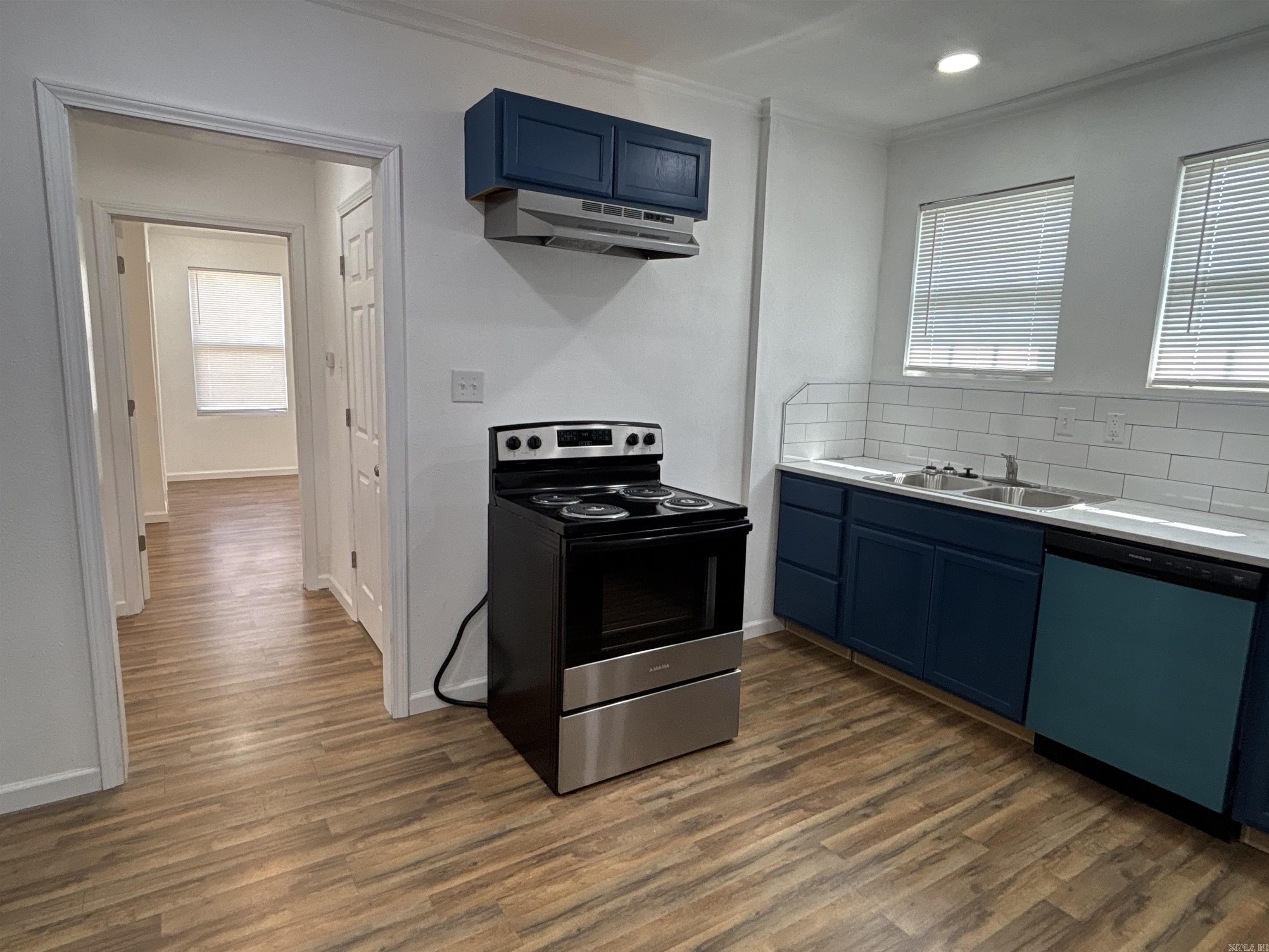 2210 S Pine Street Property Photo 5