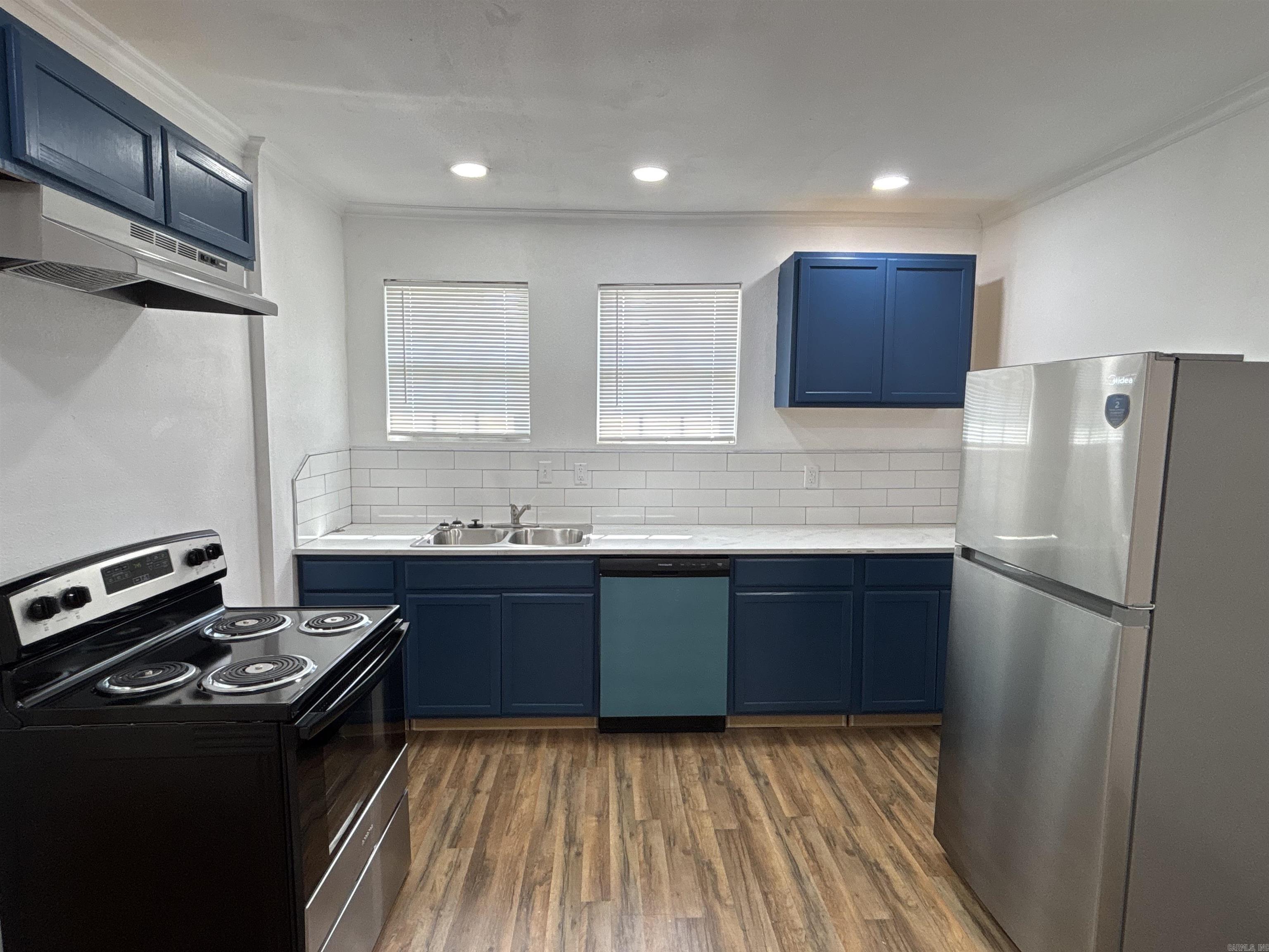 2210 S Pine Street Property Photo 6
