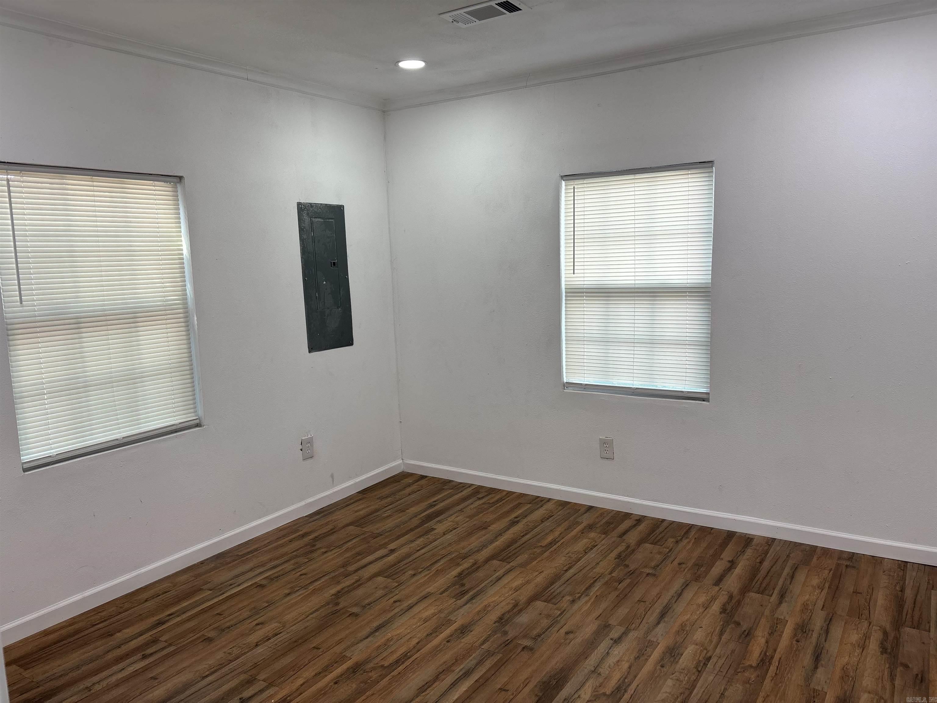 2210 S Pine Street Property Photo 7