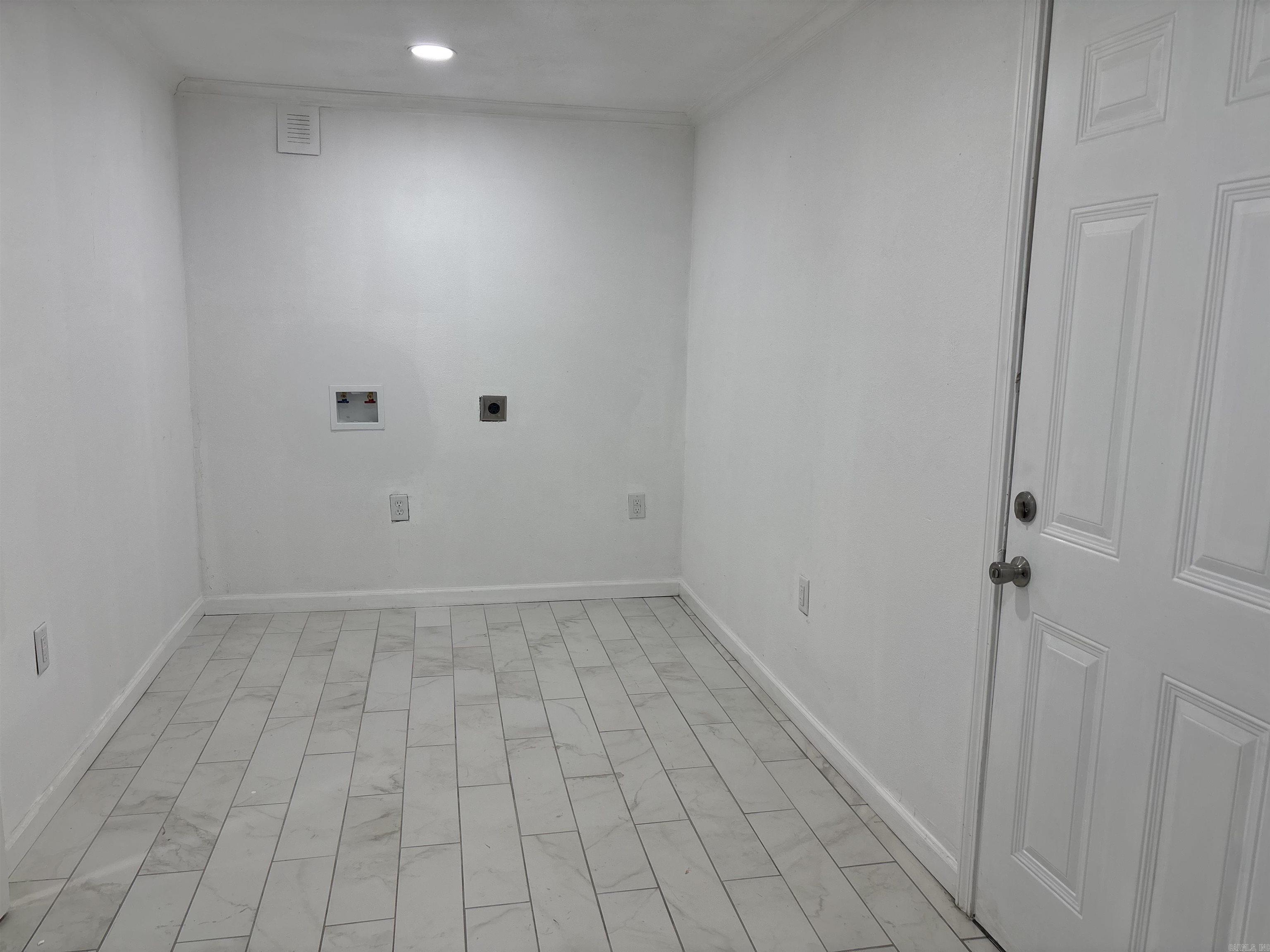 2210 S Pine Street Property Photo 9