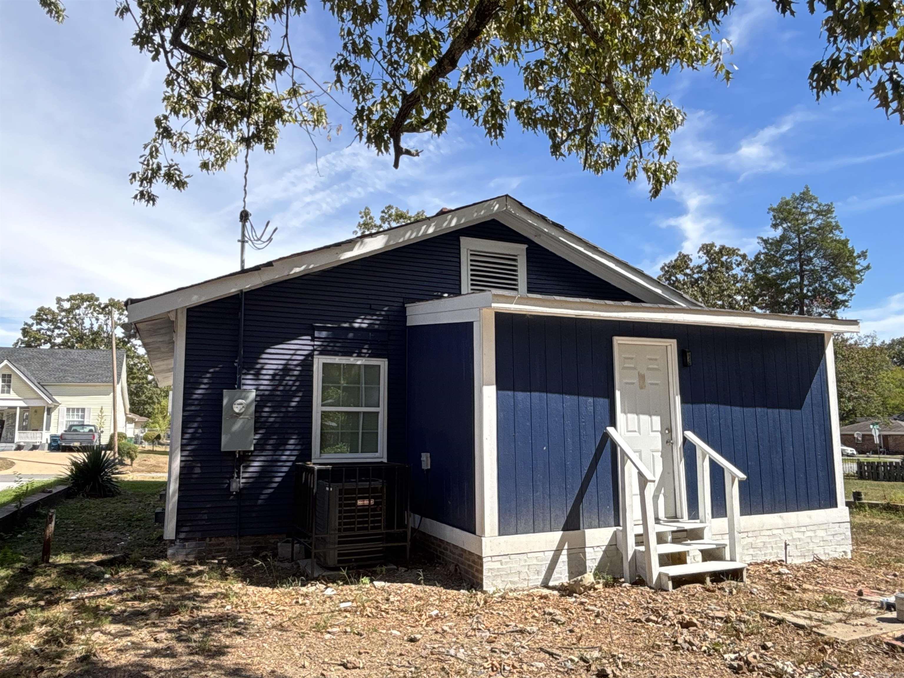 2210 S Pine Street Property Photo 10