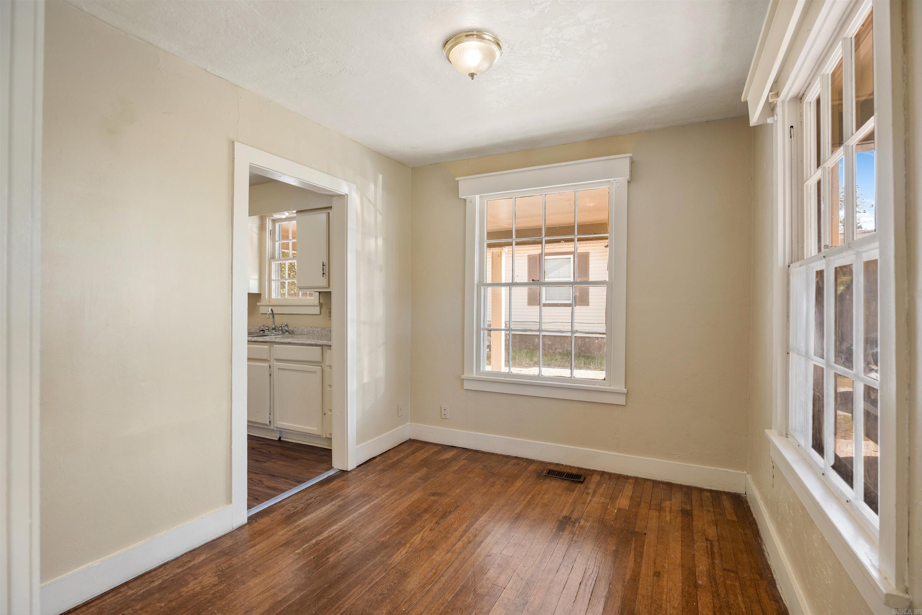 106 W Collage Street Property Photo 5