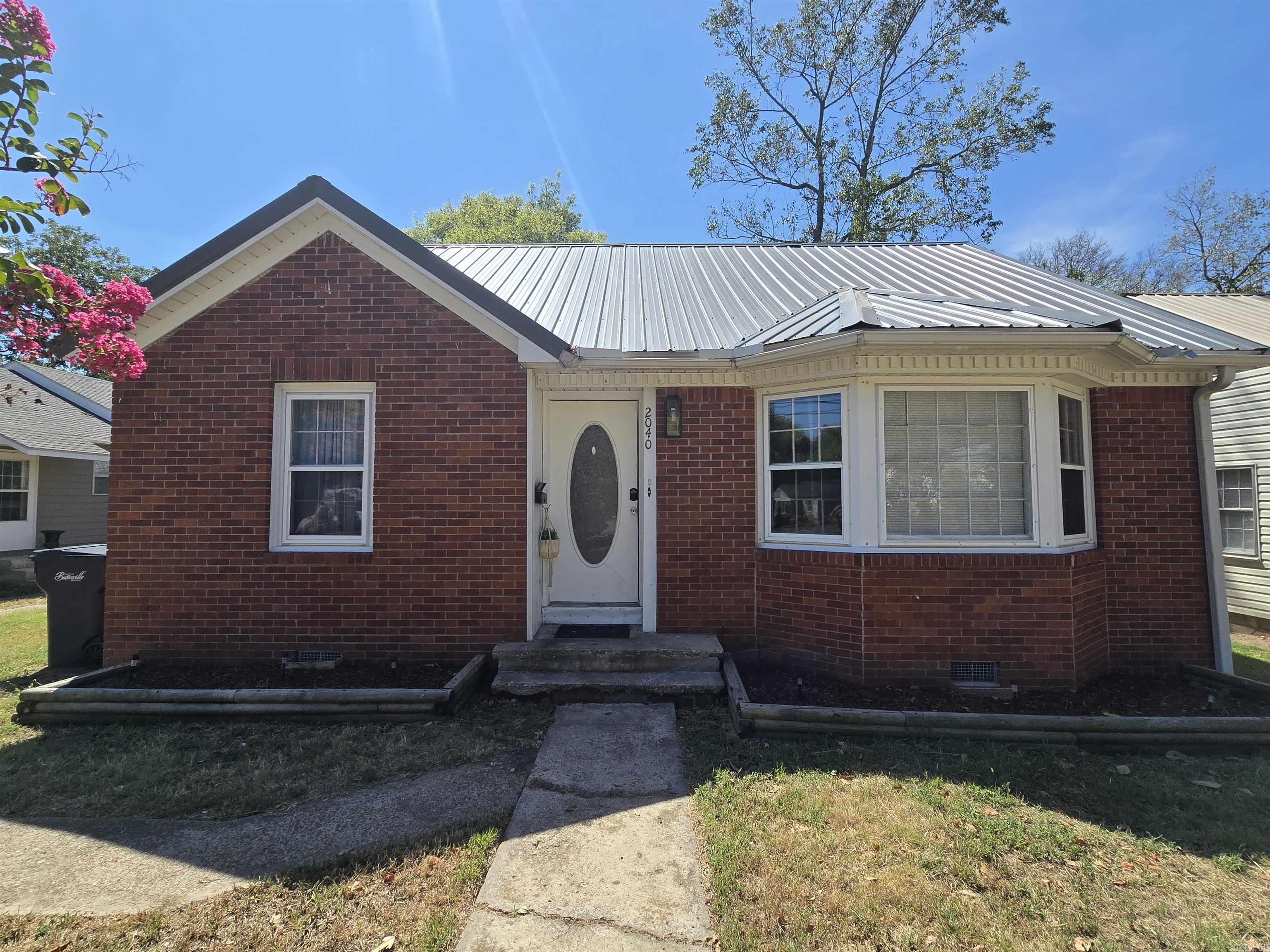 2040 E College Avenue Property Photo 1