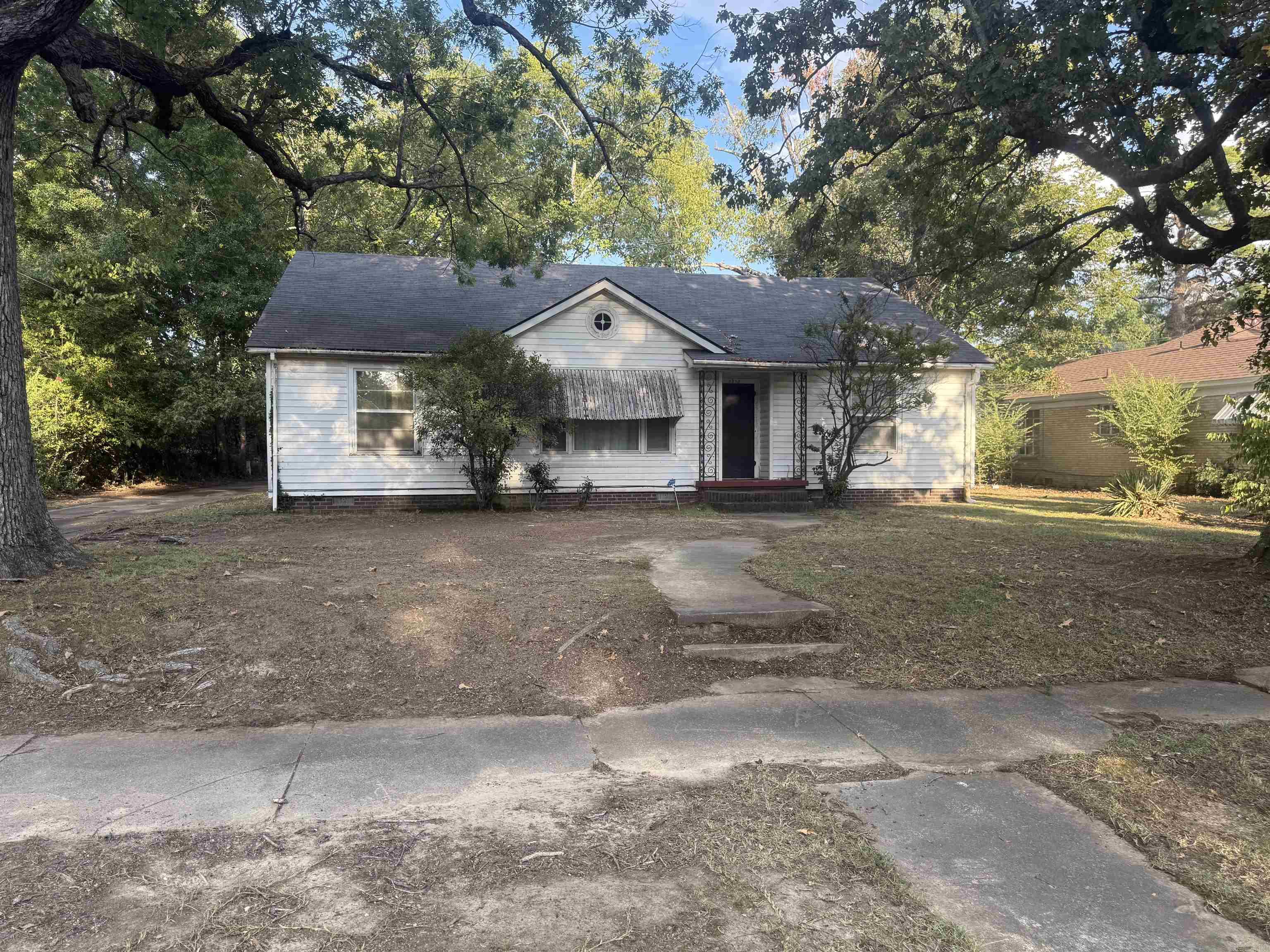 1915 S Poplar Street Property Photo 1