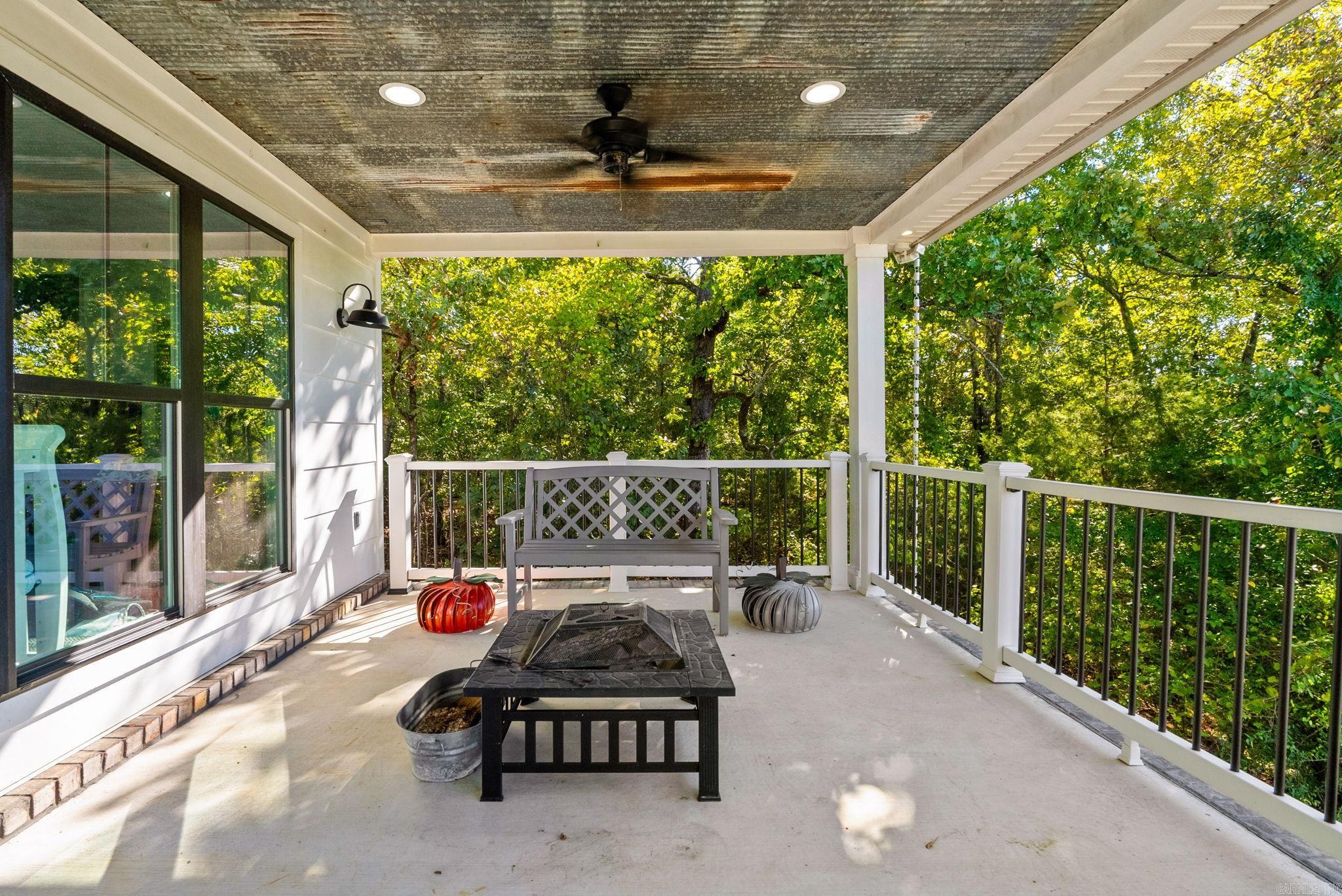 32 Mystic Lane Property Photo 11