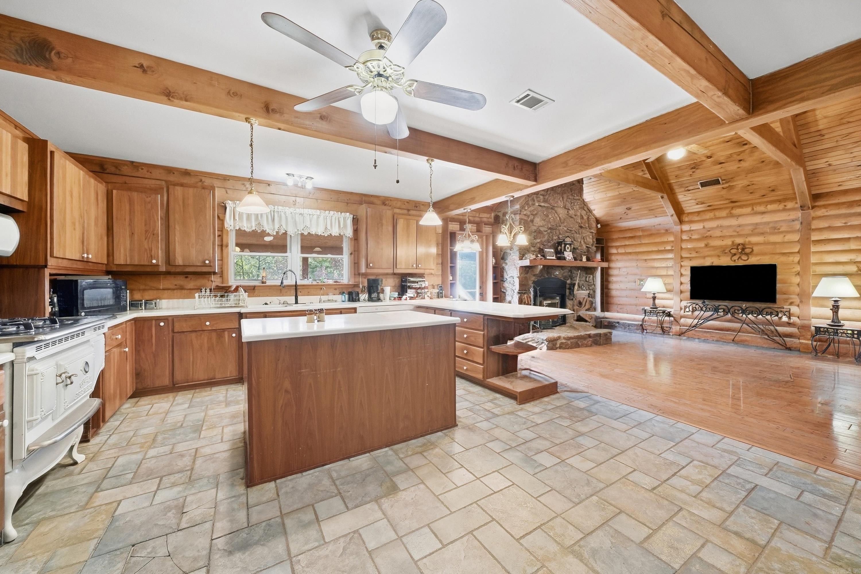 4766 Highway 157 Property Photo 10