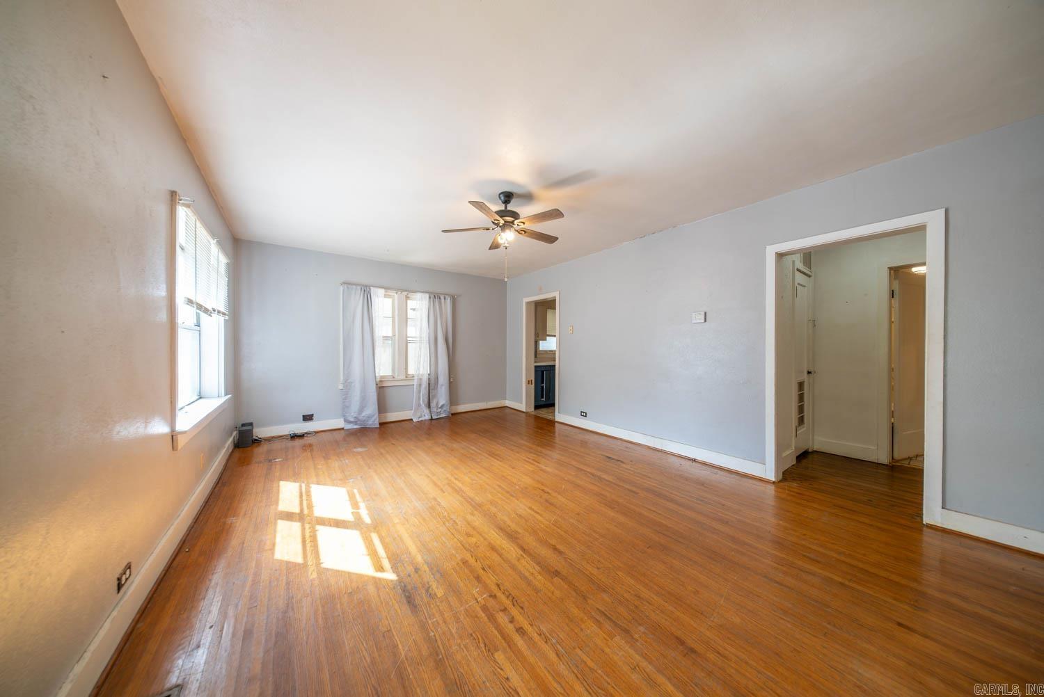 401 Hall Street Property Photo 3