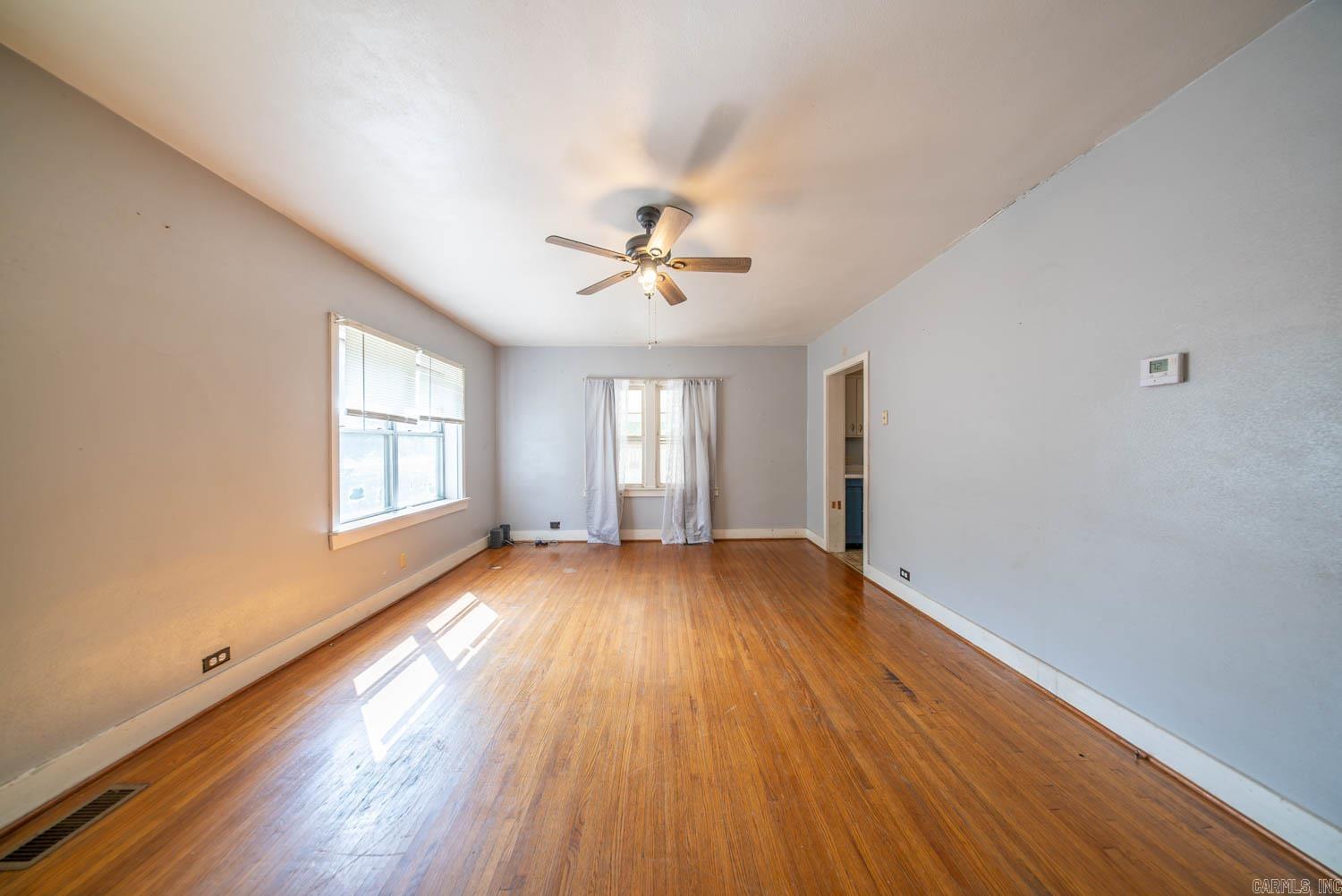 401 Hall Street Property Photo 4
