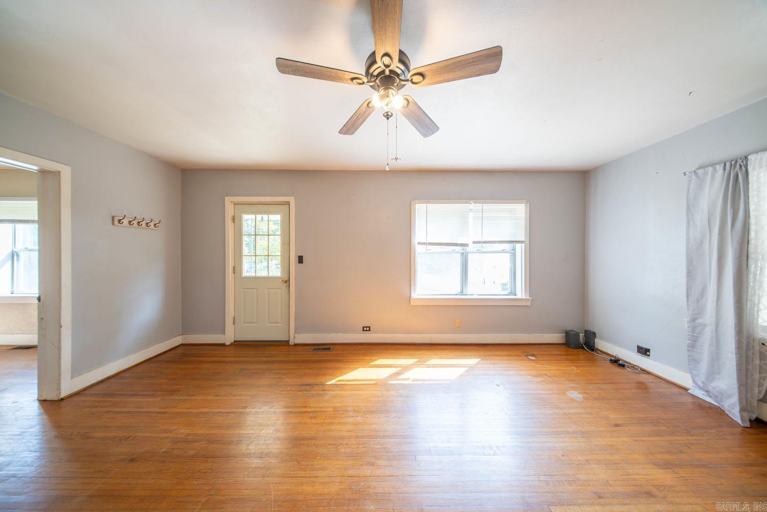 401 Hall Street Property Photo 5