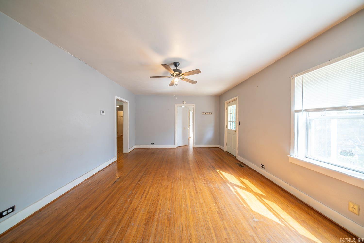 401 Hall Street Property Photo 6