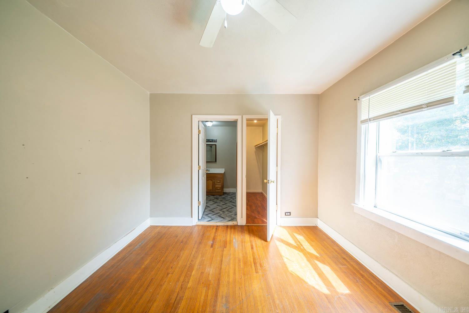 401 Hall Street Property Photo 7