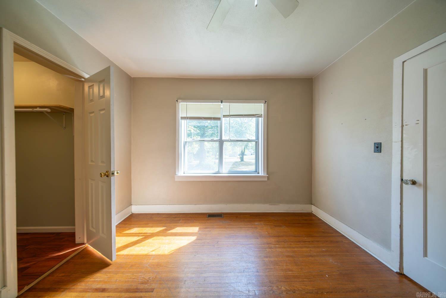 401 Hall Street Property Photo 8