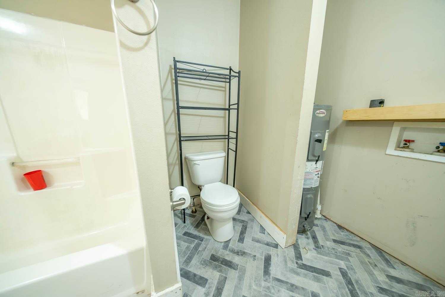 401 Hall Street Property Photo 11